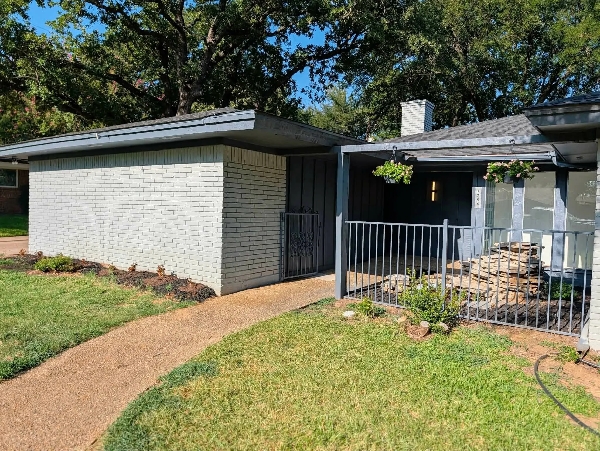 Single Family Residence For Sale in Tarrant County , 1756 Cynthia Lane, Hurst, Texas 76054, 3 Bedroom, 2 Bathroom, 2 Garage spaces, 1,879 Sqft, built in 1967, mls#21343336, Real Estate Agent in Hurst, Homes For Sale in Tarrant county, Homes For Sale in Hurst, Realtor in Hurst Texas, Real Estate Brokerage Independent Realty Texas, Luminita Cordes Realtor