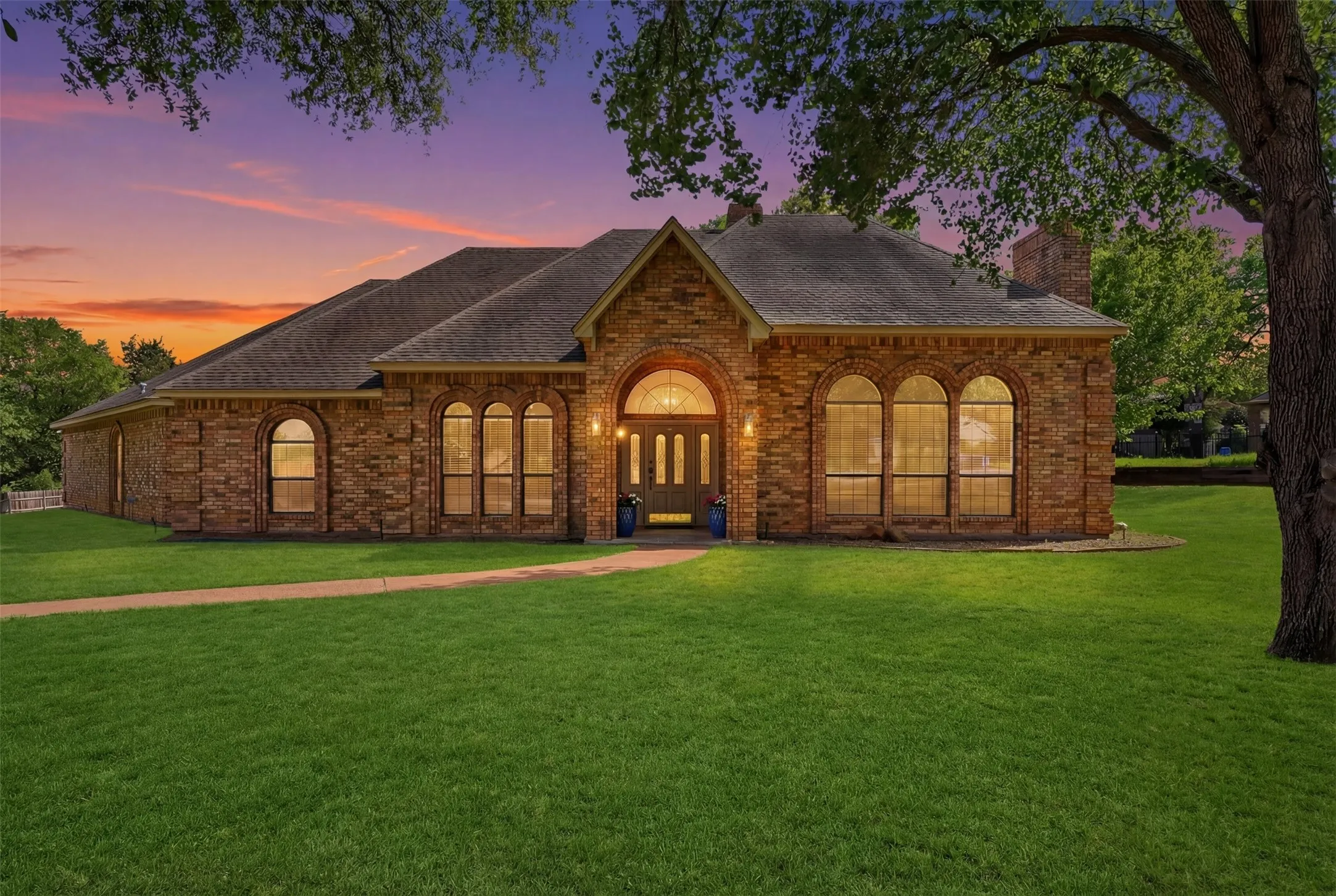 Single Family Residence For Sale in Tarrant County , 1363 Cross Timber Drive, Southlake, Texas 76092, 4 Bedroom, 3 Bathroom, 3 Garage spaces, 3,230 Sqft, built in 1986, mls#21343140, Real Estate Agent in Southlake, Homes For Sale in Tarrant county, Homes For Sale in Southlake, Realtor in Southlake Texas, Real Estate Brokerage Independent Realty Texas, Luminita Cordes Realtor