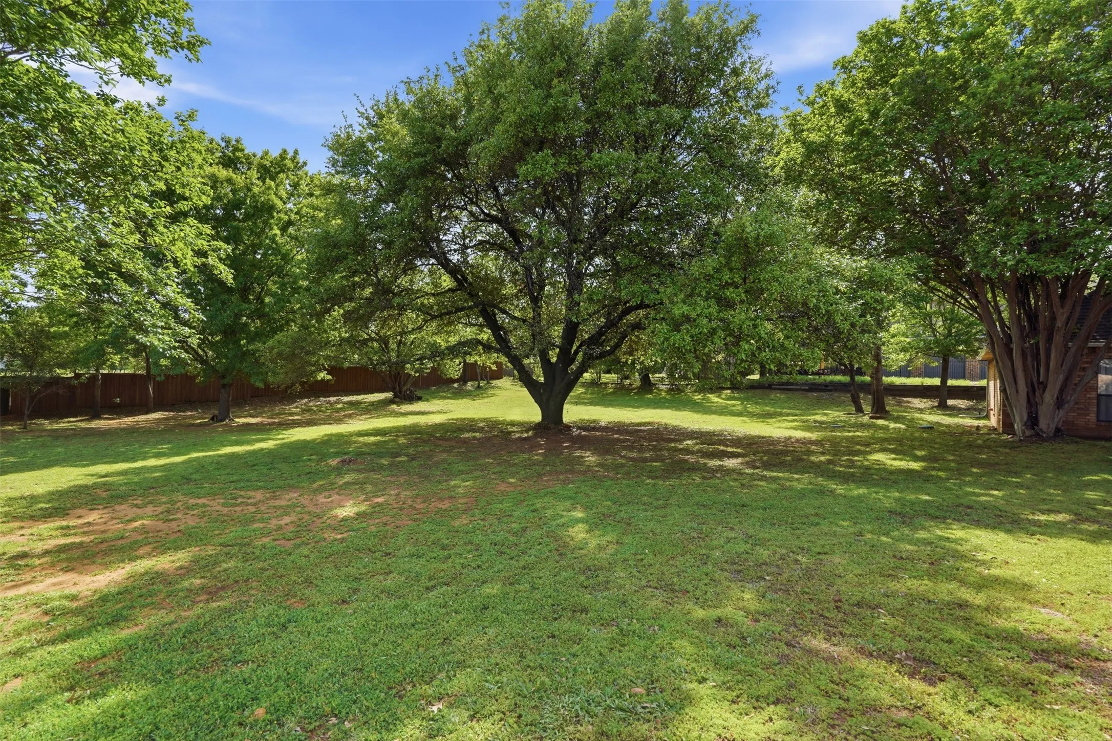 Single Family Residence For Sale in Tarrant County , 1363 Cross Timber Drive, Southlake, Texas 76092, 4 Bedroom, 3 Bathroom, 3 Garage spaces, 3,230 Sqft, built in 1986, mls#21343140, Real Estate Agent in Southlake, Homes For Sale in Tarrant county, Homes For Sale in Southlake, Realtor in Southlake Texas, Real Estate Brokerage Independent Realty Texas, Luminita Cordes Realtor