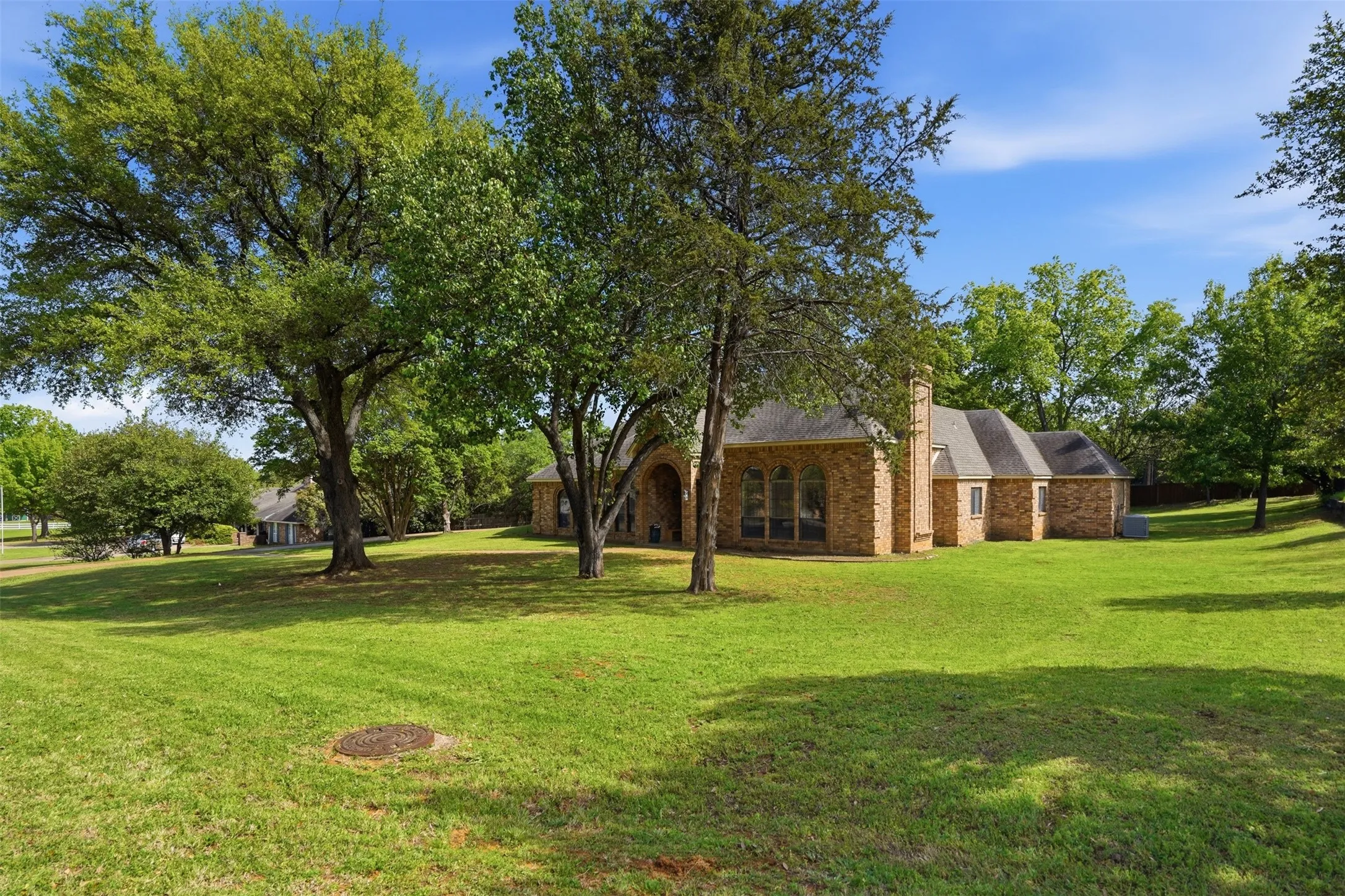 Single Family Residence For Sale in Tarrant County , 1363 Cross Timber Drive, Southlake, Texas 76092, 4 Bedroom, 3 Bathroom, 3 Garage spaces, 3,230 Sqft, built in 1986, mls#21343140, Real Estate Agent in Southlake, Homes For Sale in Tarrant county, Homes For Sale in Southlake, Realtor in Southlake Texas, Real Estate Brokerage Independent Realty Texas, Luminita Cordes Realtor