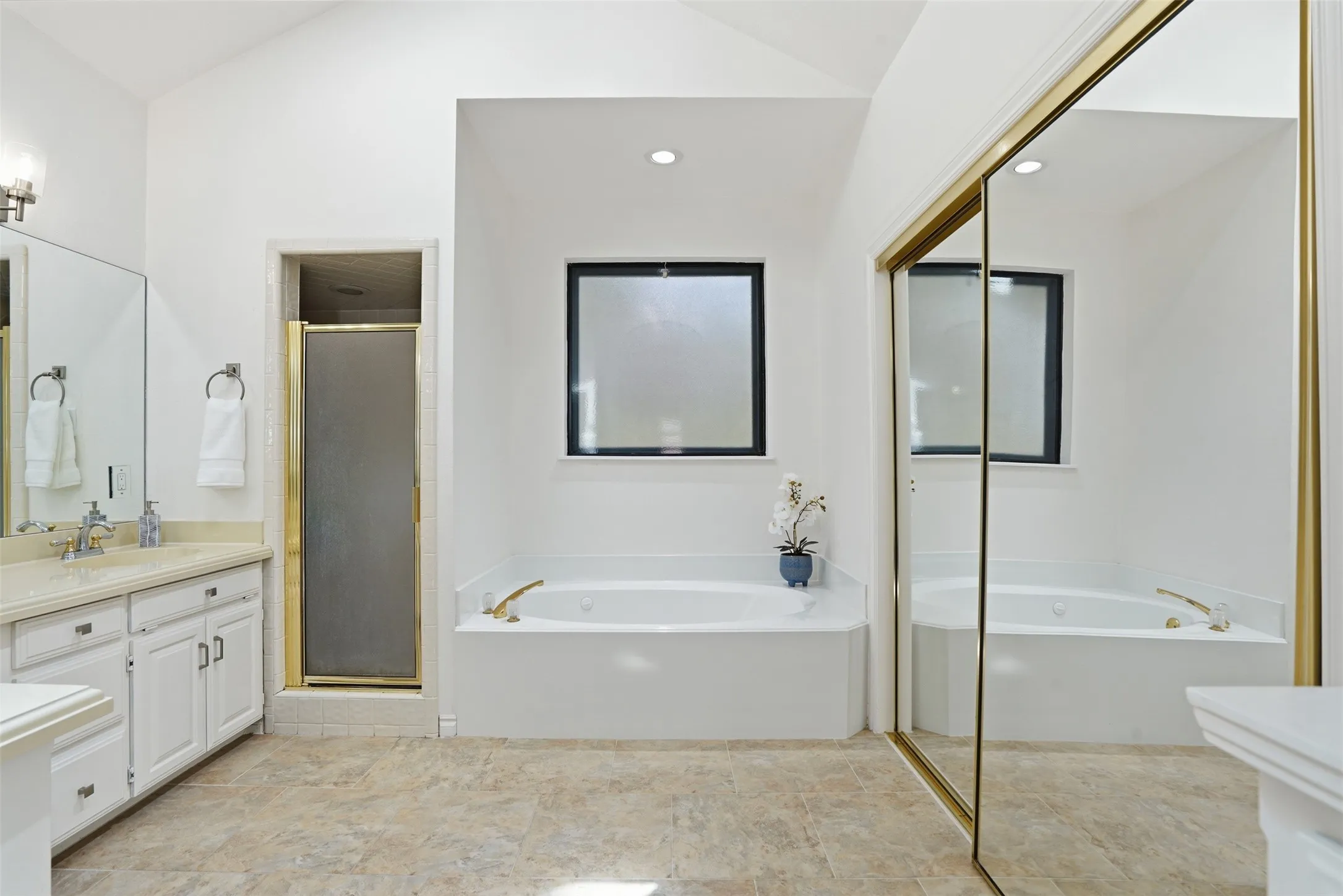 Single Family Residence For Sale in Tarrant County , 1363 Cross Timber Drive, Southlake, Texas 76092, 4 Bedroom, 3 Bathroom, 3 Garage spaces, 3,230 Sqft, built in 1986, mls#21343140, Real Estate Agent in Southlake, Homes For Sale in Tarrant county, Homes For Sale in Southlake, Realtor in Southlake Texas, Real Estate Brokerage Independent Realty Texas, Luminita Cordes Realtor