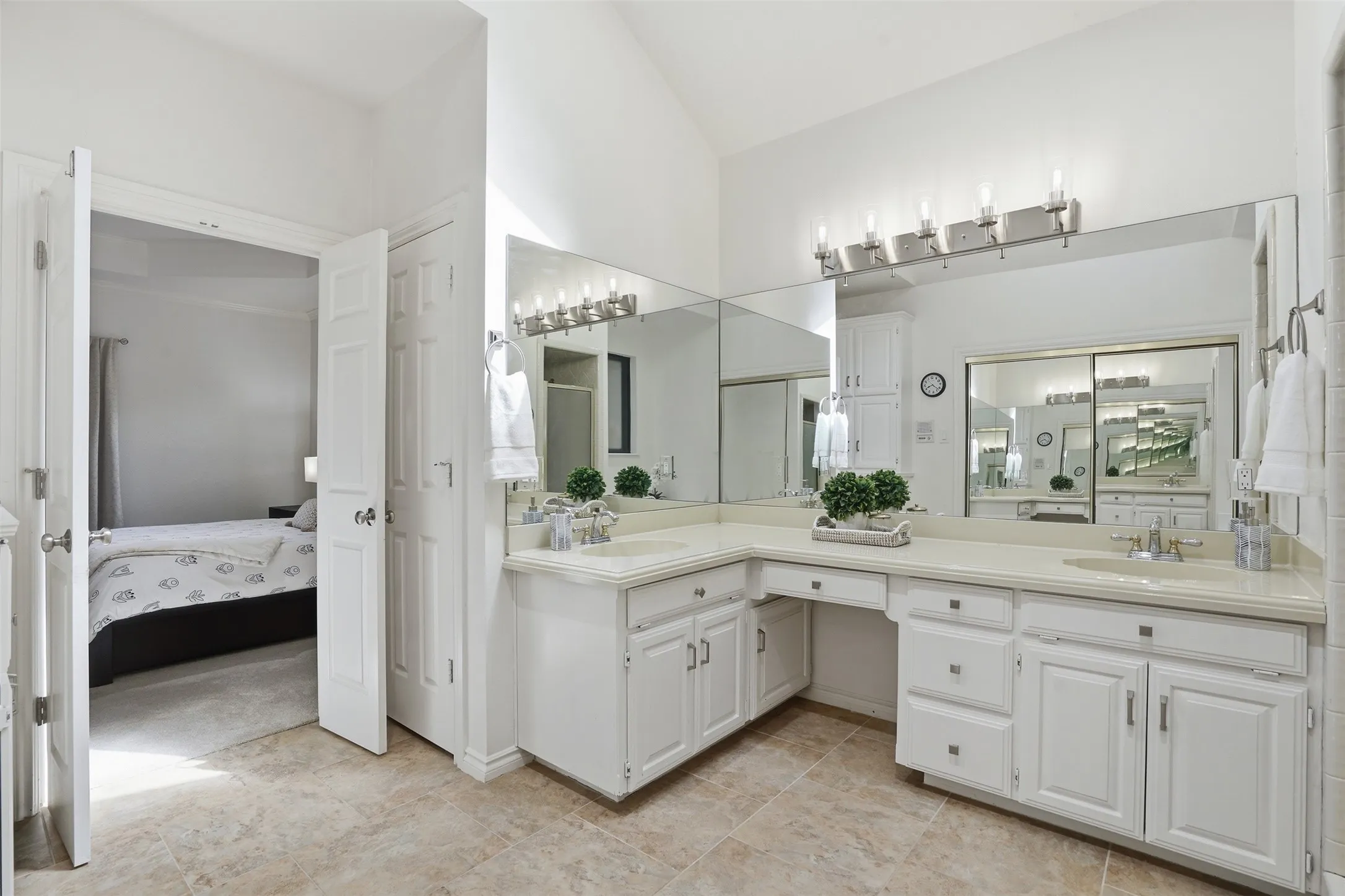 Single Family Residence For Sale in Tarrant County , 1363 Cross Timber Drive, Southlake, Texas 76092, 4 Bedroom, 3 Bathroom, 3 Garage spaces, 3,230 Sqft, built in 1986, mls#21343140, Real Estate Agent in Southlake, Homes For Sale in Tarrant county, Homes For Sale in Southlake, Realtor in Southlake Texas, Real Estate Brokerage Independent Realty Texas, Luminita Cordes Realtor