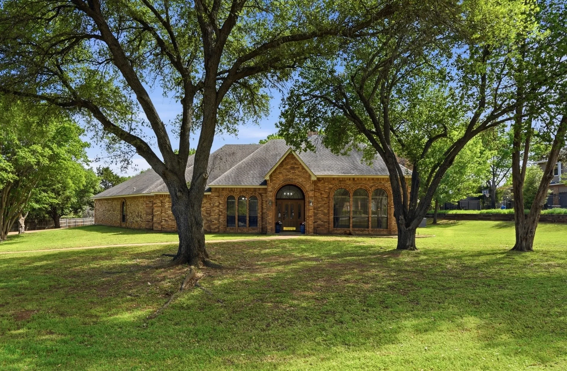 Single Family Residence For Sale in Tarrant County , 1363 Cross Timber Drive, Southlake, Texas 76092, 4 Bedroom, 3 Bathroom, 3 Garage spaces, 3,230 Sqft, built in 1986, mls#21343140, Real Estate Agent in Southlake, Homes For Sale in Tarrant county, Homes For Sale in Southlake, Realtor in Southlake Texas, Real Estate Brokerage Independent Realty Texas, Luminita Cordes Realtor