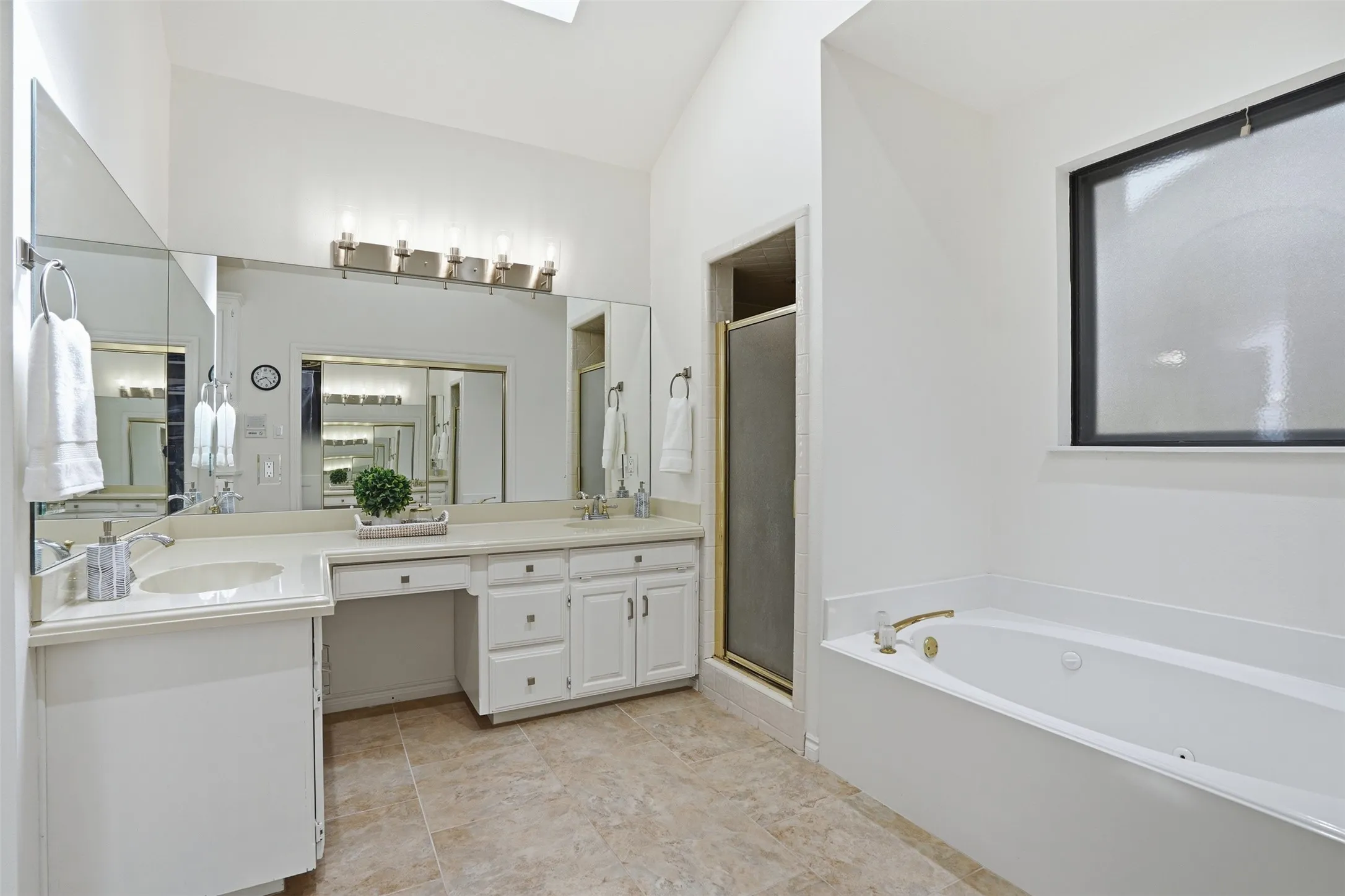 Single Family Residence For Sale in Tarrant County , 1363 Cross Timber Drive, Southlake, Texas 76092, 4 Bedroom, 3 Bathroom, 3 Garage spaces, 3,230 Sqft, built in 1986, mls#21343140, Real Estate Agent in Southlake, Homes For Sale in Tarrant county, Homes For Sale in Southlake, Realtor in Southlake Texas, Real Estate Brokerage Independent Realty Texas, Luminita Cordes Realtor