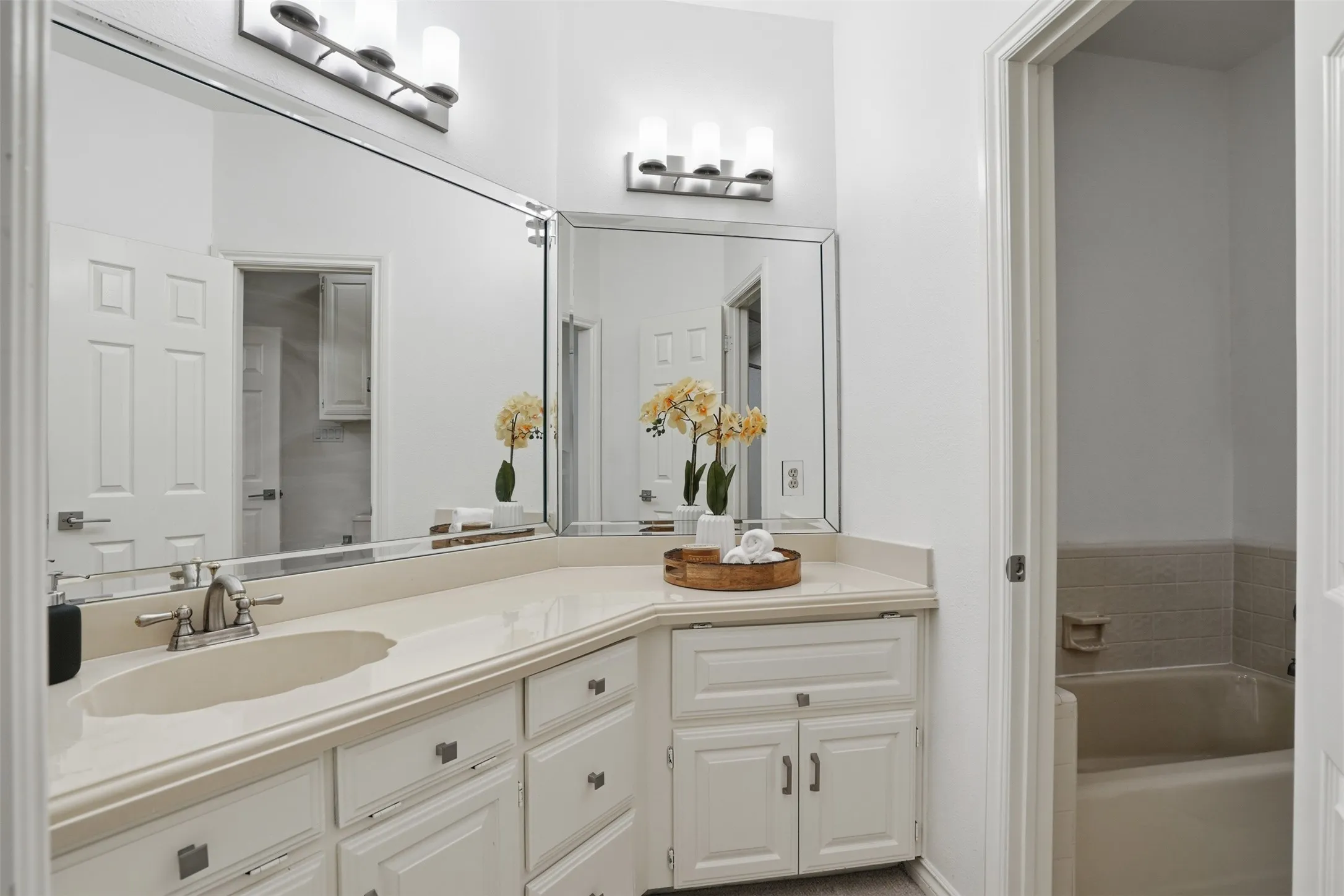Single Family Residence For Sale in Tarrant County , 1363 Cross Timber Drive, Southlake, Texas 76092, 4 Bedroom, 3 Bathroom, 3 Garage spaces, 3,230 Sqft, built in 1986, mls#21343140, Real Estate Agent in Southlake, Homes For Sale in Tarrant county, Homes For Sale in Southlake, Realtor in Southlake Texas, Real Estate Brokerage Independent Realty Texas, Luminita Cordes Realtor