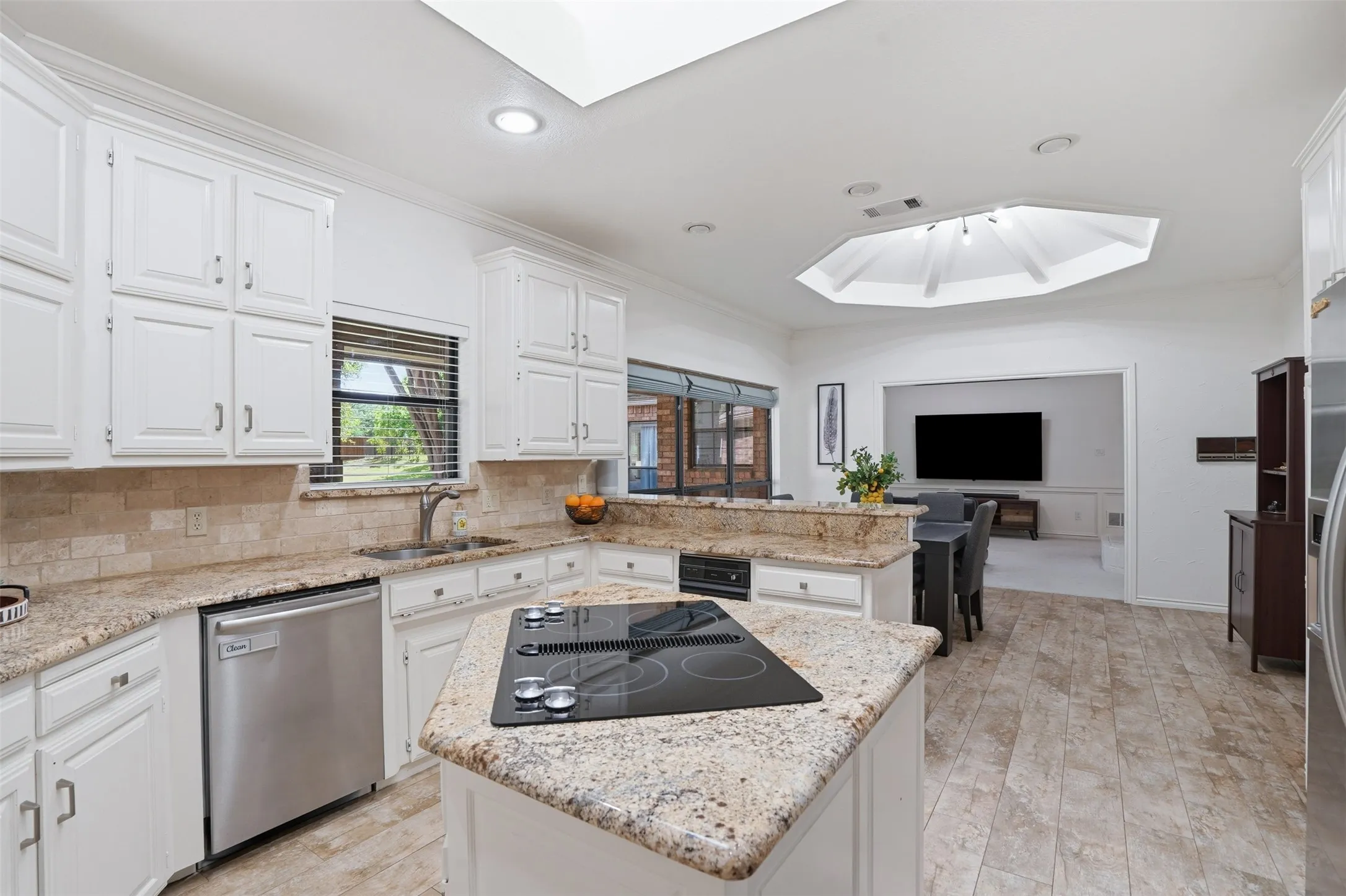 Single Family Residence For Sale in Tarrant County , 1363 Cross Timber Drive, Southlake, Texas 76092, 4 Bedroom, 3 Bathroom, 3 Garage spaces, 3,230 Sqft, built in 1986, mls#21343140, Real Estate Agent in Southlake, Homes For Sale in Tarrant county, Homes For Sale in Southlake, Realtor in Southlake Texas, Real Estate Brokerage Independent Realty Texas, Luminita Cordes Realtor