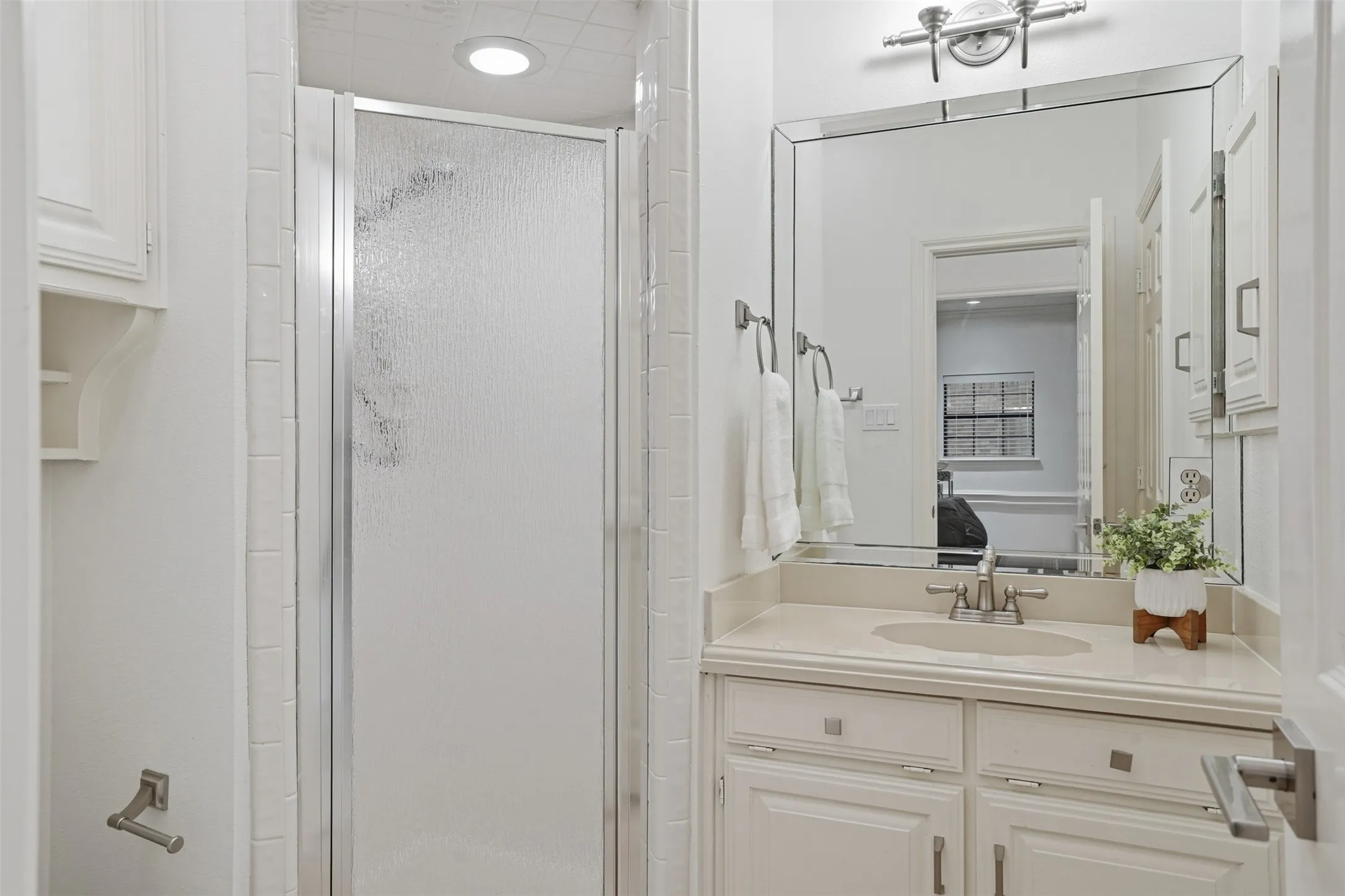 Single Family Residence For Sale in Tarrant County , 1363 Cross Timber Drive, Southlake, Texas 76092, 4 Bedroom, 3 Bathroom, 3 Garage spaces, 3,230 Sqft, built in 1986, mls#21343140, Real Estate Agent in Southlake, Homes For Sale in Tarrant county, Homes For Sale in Southlake, Realtor in Southlake Texas, Real Estate Brokerage Independent Realty Texas, Luminita Cordes Realtor