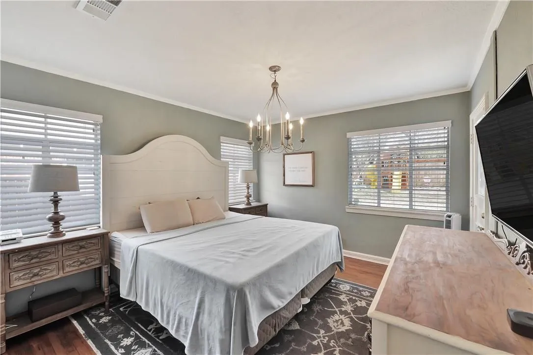 Single Family Residence For Rent in Tarrant County , 2521 Forest Park Boulevard, Fort Worth, Texas 76110, 2 Bedroom, 1 Bathroom, 2 Garage spaces, 1,028 Sqft, built in 1949, mls#21343345, Real Estate Agent in Fort Worth, Homes For Rent in Tarrant county, Homes For Rent in Fort Worth, Realtor in Fort Worth Texas, Real Estate Brokerage Independent Realty Texas, Luminita Cordes Realtor