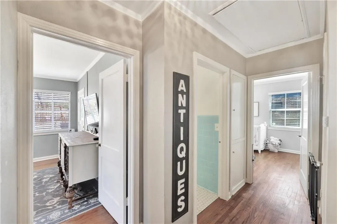Single Family Residence For Rent in Tarrant County , 2521 Forest Park Boulevard, Fort Worth, Texas 76110, 2 Bedroom, 1 Bathroom, 2 Garage spaces, 1,028 Sqft, built in 1949, mls#21343345, Real Estate Agent in Fort Worth, Homes For Rent in Tarrant county, Homes For Rent in Fort Worth, Realtor in Fort Worth Texas, Real Estate Brokerage Independent Realty Texas, Luminita Cordes Realtor