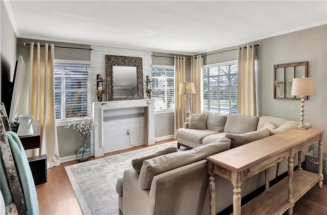 Single Family Residence For Rent in Tarrant County , 2521 Forest Park Boulevard, Fort Worth, Texas 76110, 2 Bedroom, 1 Bathroom, 2 Garage spaces, 1,028 Sqft, built in 1949, mls#21343345, Real Estate Agent in Fort Worth, Homes For Rent in Tarrant county, Homes For Rent in Fort Worth, Realtor in Fort Worth Texas, Real Estate Brokerage Independent Realty Texas, Luminita Cordes Realtor