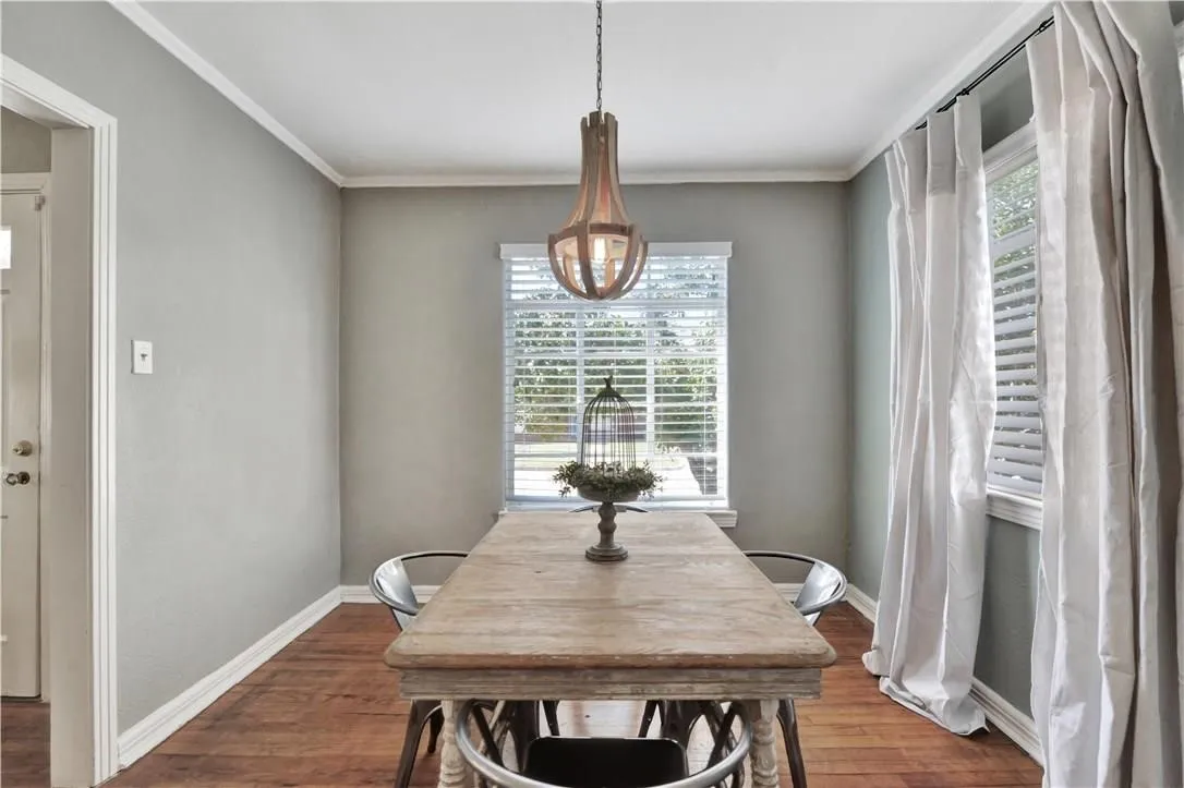 Single Family Residence For Rent in Tarrant County , 2521 Forest Park Boulevard, Fort Worth, Texas 76110, 2 Bedroom, 1 Bathroom, 2 Garage spaces, 1,028 Sqft, built in 1949, mls#21343345, Real Estate Agent in Fort Worth, Homes For Rent in Tarrant county, Homes For Rent in Fort Worth, Realtor in Fort Worth Texas, Real Estate Brokerage Independent Realty Texas, Luminita Cordes Realtor