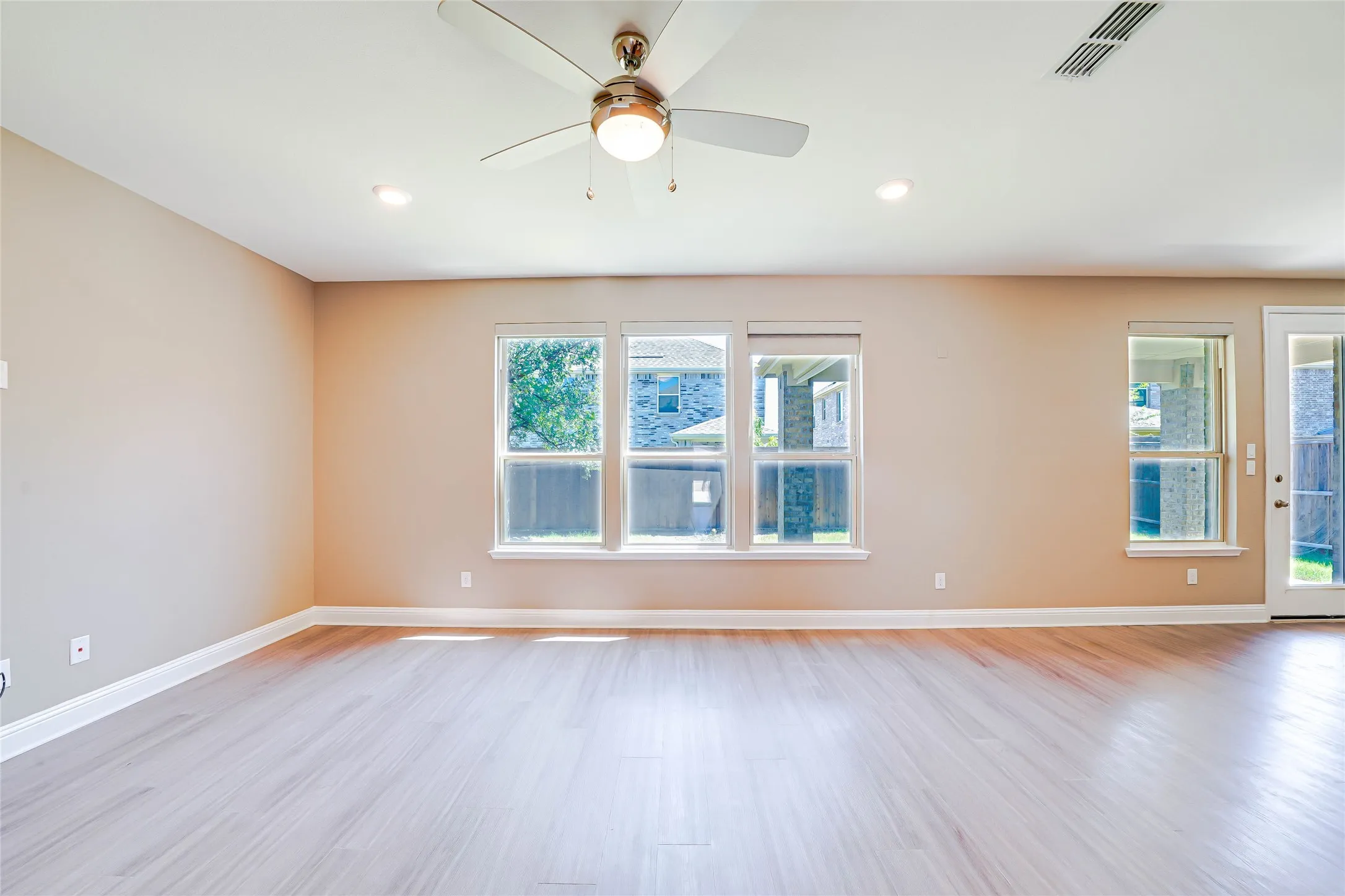 Single Family Residence For Rent in Collin County , 410 Club House Drive, Allen, Texas 75002, 4 Bedroom, 3 Bathroom, 2 Garage spaces, 2,584 Sqft, built in 2018, mls#21341943, Real Estate Agent in Allen, Homes For Rent in Collin county, Homes For Rent in Allen, Realtor in Allen Texas, Real Estate Brokerage Independent Realty Texas, Luminita Cordes Realtor