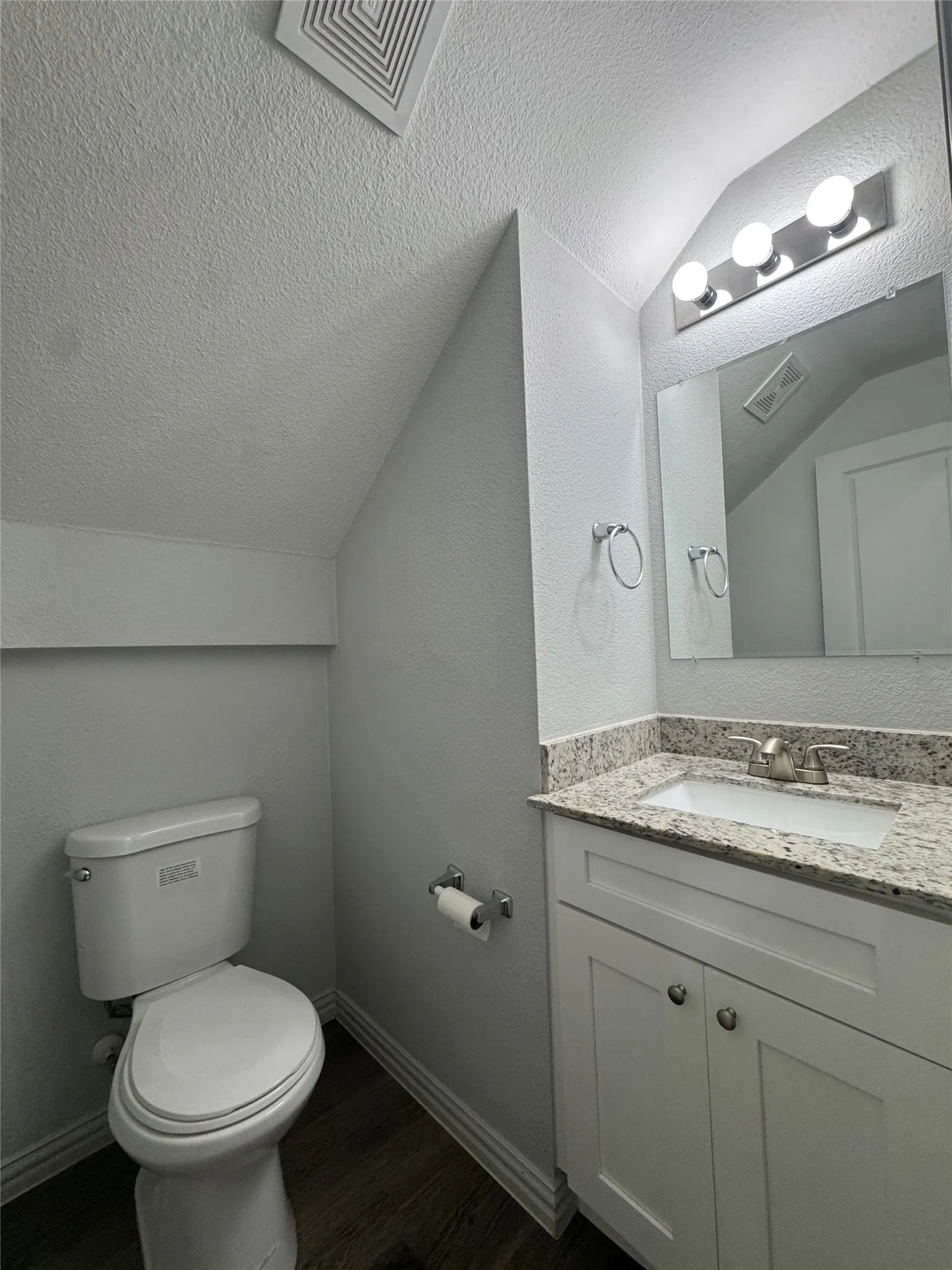 Duplex For Rent in Tarrant County , 2026 Brookes Street, Fort Worth, Texas 76105, 2 Bedroom, 2 Bathroom, 1 Garage spaces, 2,104 Sqft, built in 2019, mls#21343360, Real Estate Agent in Fort Worth, Homes For Rent in Tarrant county, Homes For Rent in Fort Worth, Realtor in Fort Worth Texas, Real Estate Brokerage Independent Realty Texas, Luminita Cordes Realtor