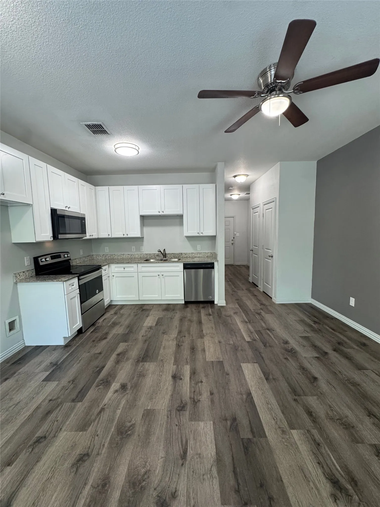 Duplex For Rent in Tarrant County , 2026 Brookes Street, Fort Worth, Texas 76105, 2 Bedroom, 2 Bathroom, 1 Garage spaces, 2,104 Sqft, built in 2019, mls#21343360, Real Estate Agent in Fort Worth, Homes For Rent in Tarrant county, Homes For Rent in Fort Worth, Realtor in Fort Worth Texas, Real Estate Brokerage Independent Realty Texas, Luminita Cordes Realtor