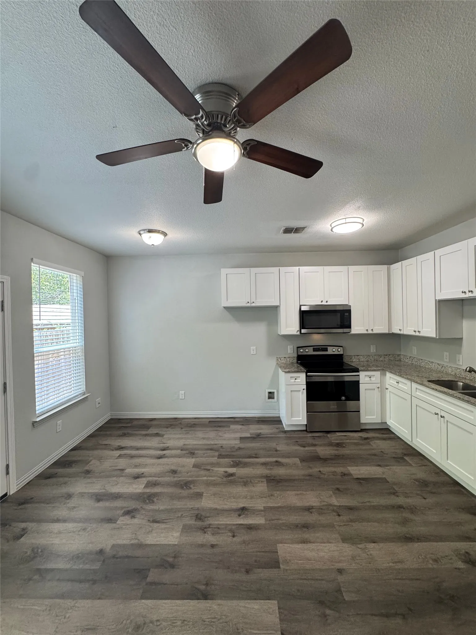 Duplex For Rent in Tarrant County , 2026 Brookes Street, Fort Worth, Texas 76105, 2 Bedroom, 2 Bathroom, 1 Garage spaces, 2,104 Sqft, built in 2019, mls#21343360, Real Estate Agent in Fort Worth, Homes For Rent in Tarrant county, Homes For Rent in Fort Worth, Realtor in Fort Worth Texas, Real Estate Brokerage Independent Realty Texas, Luminita Cordes Realtor