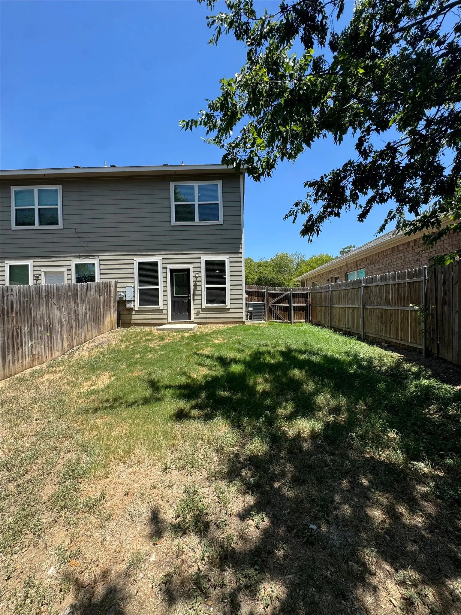 Duplex For Rent in Tarrant County , 2026 Brookes Street, Fort Worth, Texas 76105, 2 Bedroom, 2 Bathroom, 1 Garage spaces, 2,104 Sqft, built in 2019, mls#21343360, Real Estate Agent in Fort Worth, Homes For Rent in Tarrant county, Homes For Rent in Fort Worth, Realtor in Fort Worth Texas, Real Estate Brokerage Independent Realty Texas, Luminita Cordes Realtor