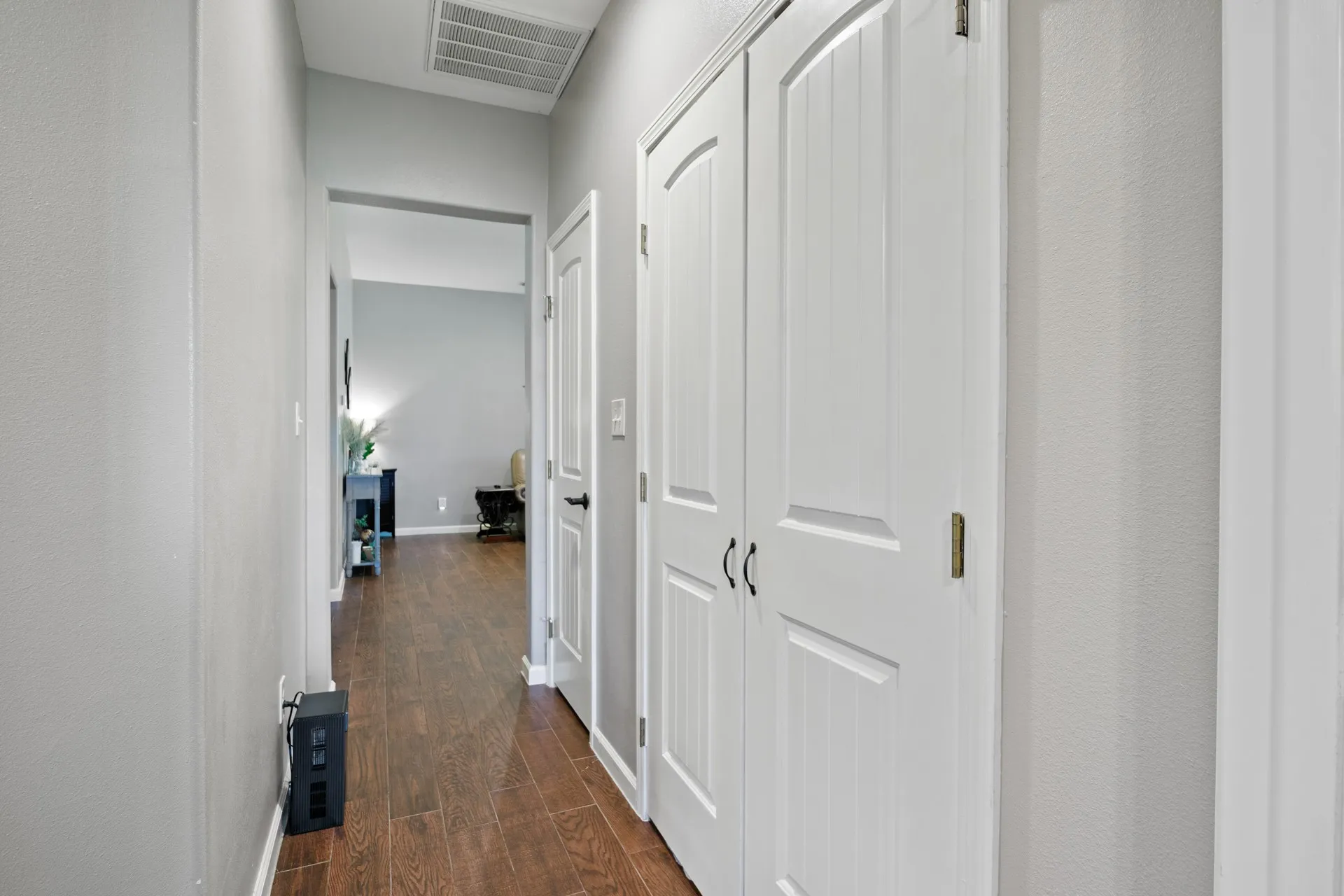 Single Family Residence For Sale in Titus County , 31 County Road 4742, Mt Pleasant, Texas 75455, 4 Bedroom, 2 Bathroom, 1 Garage spaces, 2,376 Sqft, built in 2017, mls#21343322, Real Estate Agent in Mt Pleasant, Homes For Sale in Titus county, Homes For Sale in Mt Pleasant, Realtor in Mt Pleasant Texas, Real Estate Brokerage Independent Realty Texas, Luminita Cordes Realtor