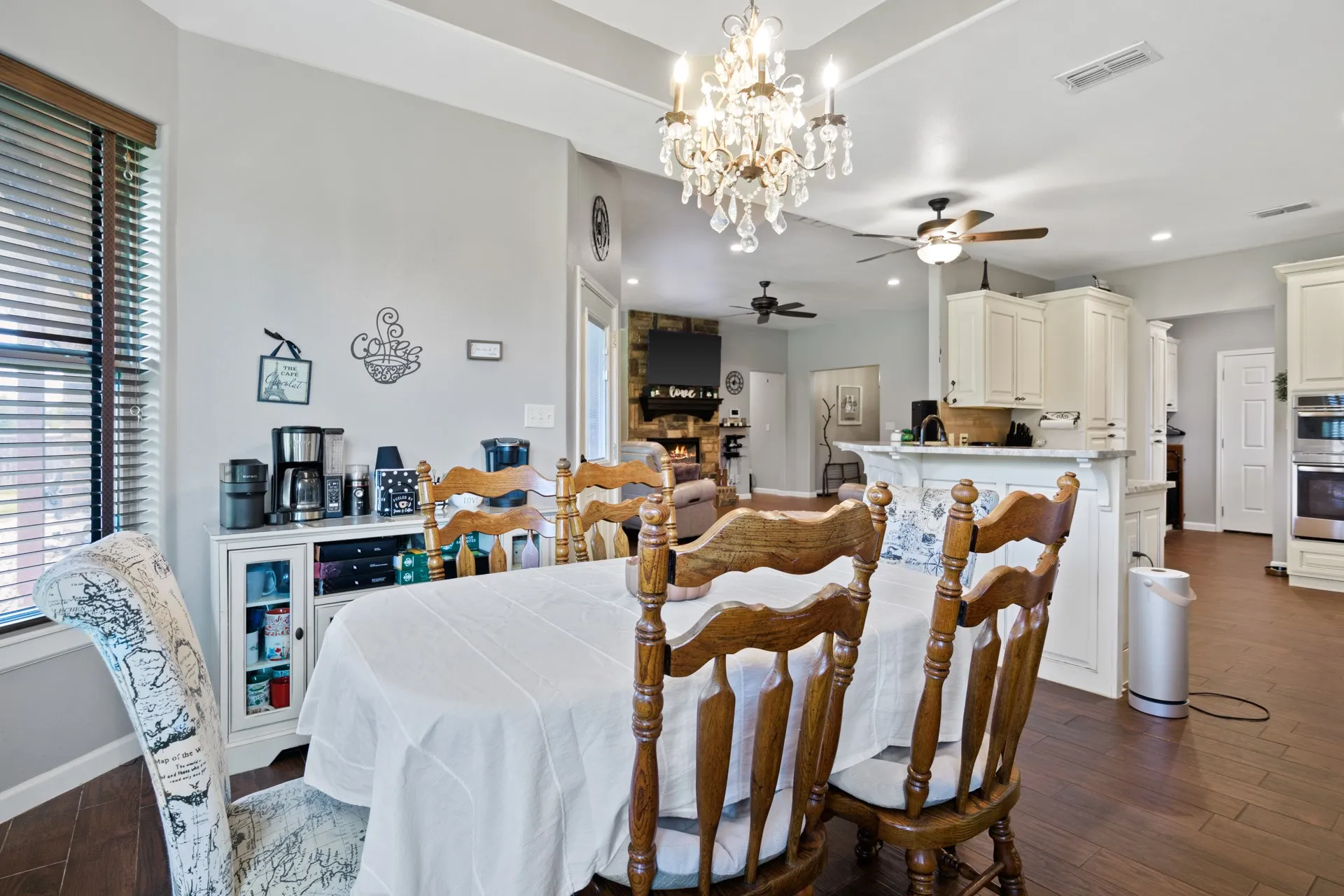 Single Family Residence For Sale in Titus County , 31 County Road 4742, Mt Pleasant, Texas 75455, 4 Bedroom, 2 Bathroom, 1 Garage spaces, 2,376 Sqft, built in 2017, mls#21343322, Real Estate Agent in Mt Pleasant, Homes For Sale in Titus county, Homes For Sale in Mt Pleasant, Realtor in Mt Pleasant Texas, Real Estate Brokerage Independent Realty Texas, Luminita Cordes Realtor