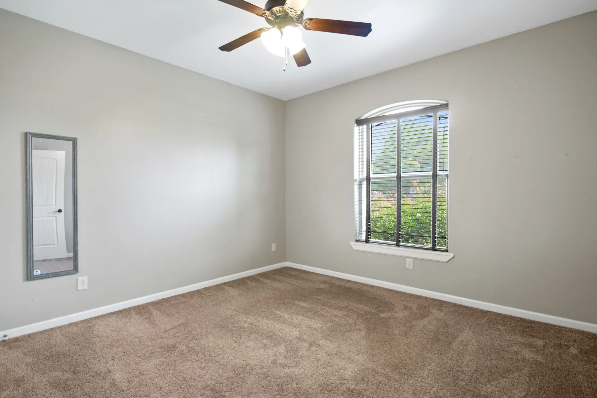 Single Family Residence For Sale in Titus County , 31 County Road 4742, Mt Pleasant, Texas 75455, 4 Bedroom, 2 Bathroom, 1 Garage spaces, 2,376 Sqft, built in 2017, mls#21343322, Real Estate Agent in Mt Pleasant, Homes For Sale in Titus county, Homes For Sale in Mt Pleasant, Realtor in Mt Pleasant Texas, Real Estate Brokerage Independent Realty Texas, Luminita Cordes Realtor