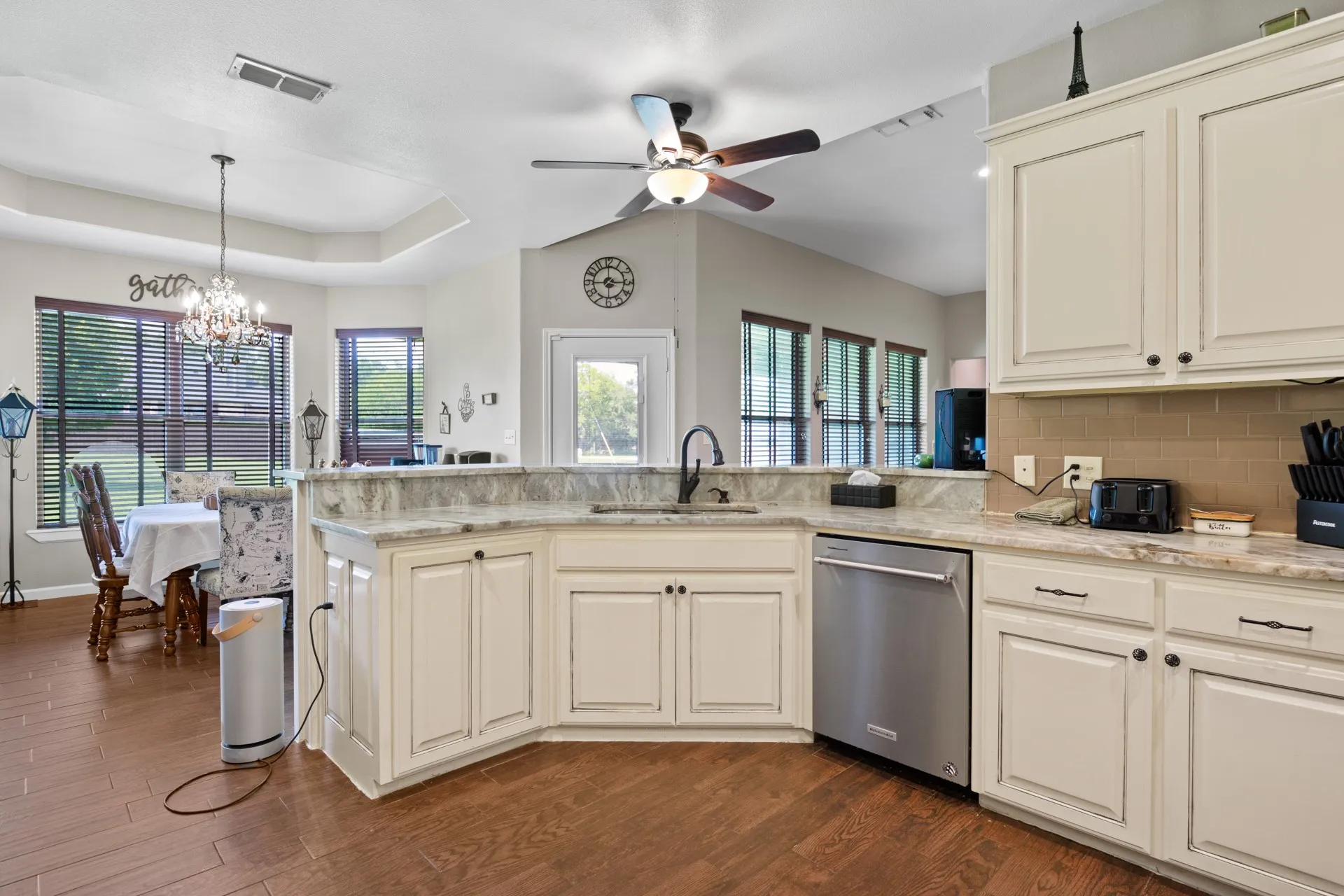 Single Family Residence For Sale in Titus County , 31 County Road 4742, Mt Pleasant, Texas 75455, 4 Bedroom, 2 Bathroom, 1 Garage spaces, 2,376 Sqft, built in 2017, mls#21343322, Real Estate Agent in Mt Pleasant, Homes For Sale in Titus county, Homes For Sale in Mt Pleasant, Realtor in Mt Pleasant Texas, Real Estate Brokerage Independent Realty Texas, Luminita Cordes Realtor