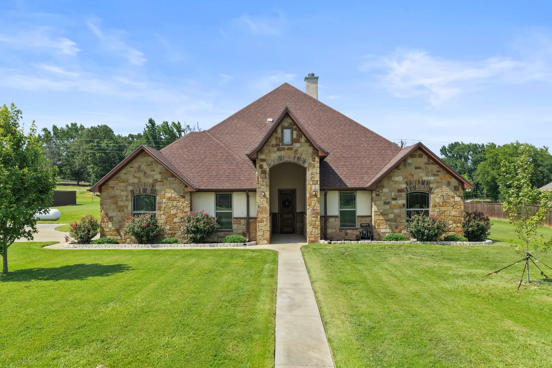 Single Family Residence For Sale in Titus County , 31 County Road 4742, Mt Pleasant, Texas 75455, 4 Bedroom, 2 Bathroom, 1 Garage spaces, 2,376 Sqft, built in 2017, mls#21343322, Real Estate Agent in Mt Pleasant, Homes For Sale in Titus county, Homes For Sale in Mt Pleasant, Realtor in Mt Pleasant Texas, Real Estate Brokerage Independent Realty Texas, Luminita Cordes Realtor