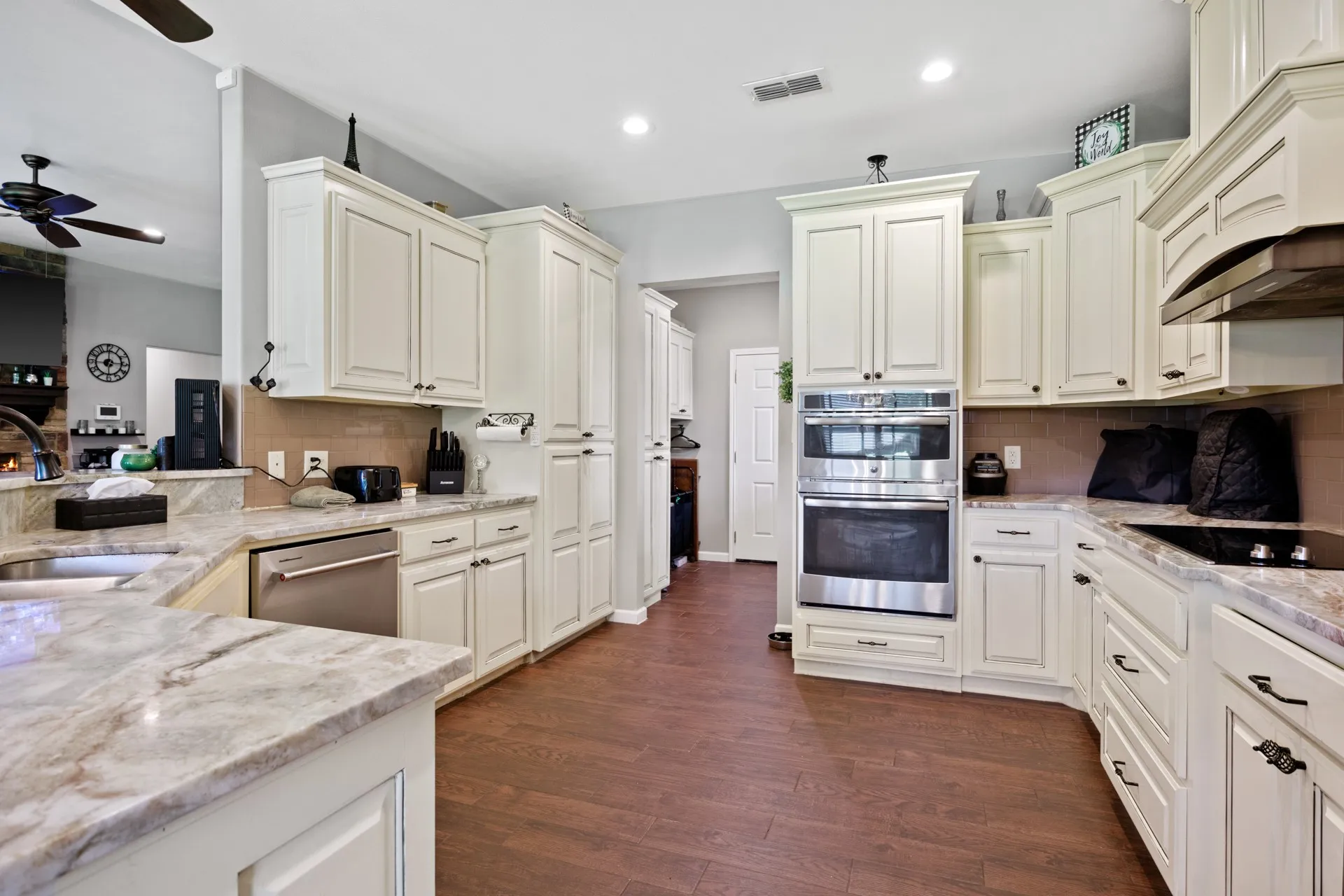 Single Family Residence For Sale in Titus County , 31 County Road 4742, Mt Pleasant, Texas 75455, 4 Bedroom, 2 Bathroom, 1 Garage spaces, 2,376 Sqft, built in 2017, mls#21343322, Real Estate Agent in Mt Pleasant, Homes For Sale in Titus county, Homes For Sale in Mt Pleasant, Realtor in Mt Pleasant Texas, Real Estate Brokerage Independent Realty Texas, Luminita Cordes Realtor