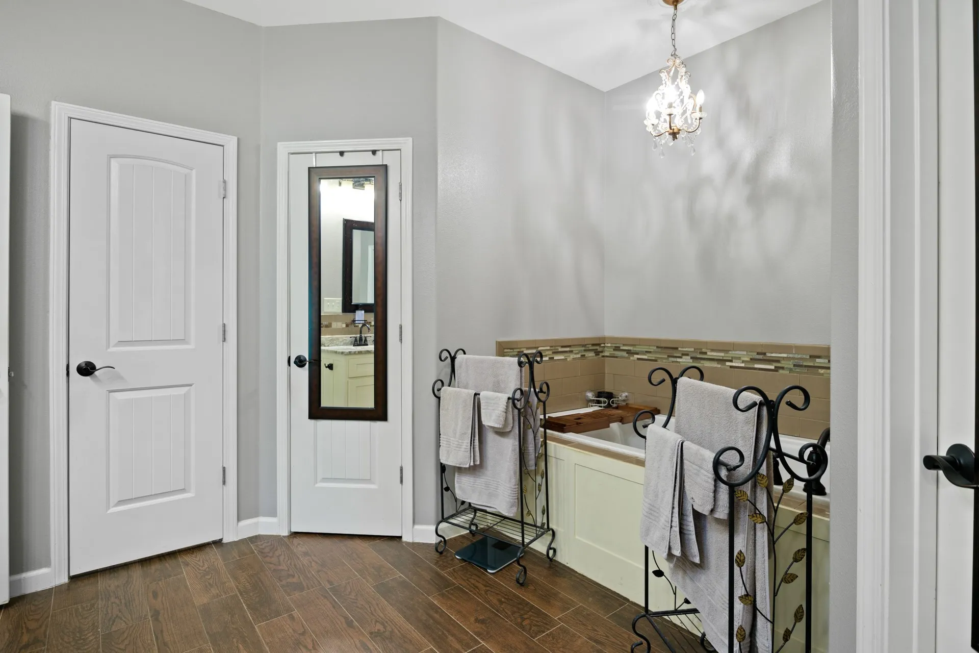 Single Family Residence For Sale in Titus County , 31 County Road 4742, Mt Pleasant, Texas 75455, 4 Bedroom, 2 Bathroom, 1 Garage spaces, 2,376 Sqft, built in 2017, mls#21343322, Real Estate Agent in Mt Pleasant, Homes For Sale in Titus county, Homes For Sale in Mt Pleasant, Realtor in Mt Pleasant Texas, Real Estate Brokerage Independent Realty Texas, Luminita Cordes Realtor
