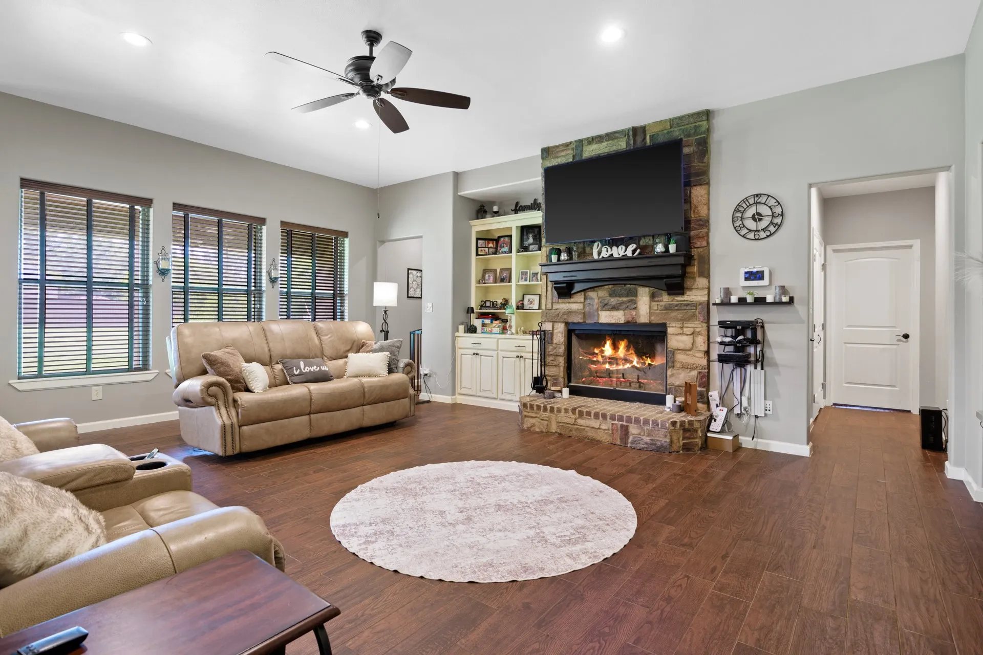 Single Family Residence For Sale in Titus County , 31 County Road 4742, Mt Pleasant, Texas 75455, 4 Bedroom, 2 Bathroom, 1 Garage spaces, 2,376 Sqft, built in 2017, mls#21343322, Real Estate Agent in Mt Pleasant, Homes For Sale in Titus county, Homes For Sale in Mt Pleasant, Realtor in Mt Pleasant Texas, Real Estate Brokerage Independent Realty Texas, Luminita Cordes Realtor