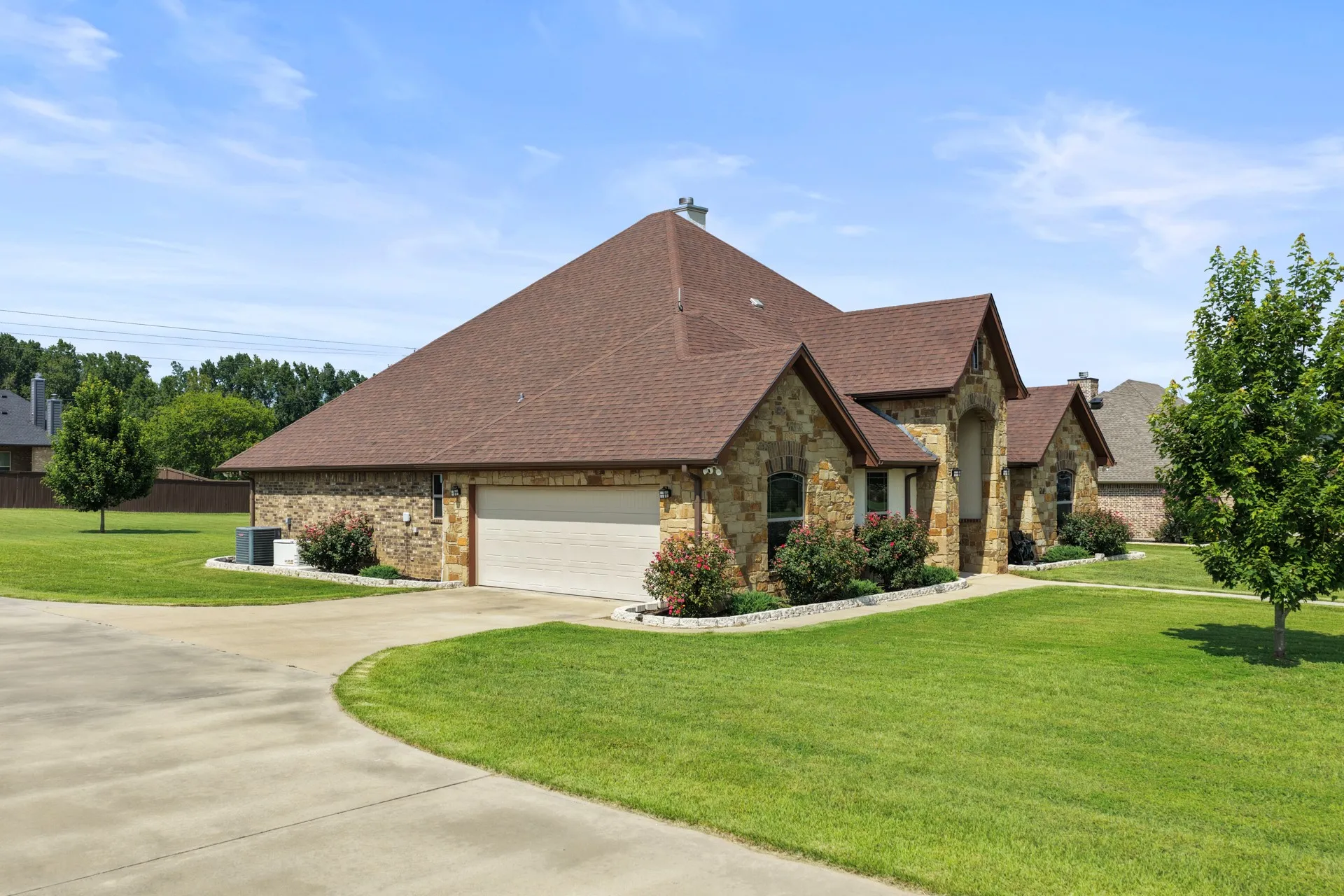 Single Family Residence For Sale in Titus County , 31 County Road 4742, Mt Pleasant, Texas 75455, 4 Bedroom, 2 Bathroom, 1 Garage spaces, 2,376 Sqft, built in 2017, mls#21343322, Real Estate Agent in Mt Pleasant, Homes For Sale in Titus county, Homes For Sale in Mt Pleasant, Realtor in Mt Pleasant Texas, Real Estate Brokerage Independent Realty Texas, Luminita Cordes Realtor