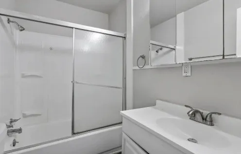 Single Family Residence For Sale in Johnson County , 122 Ramsey Avenue, Cleburne, Texas 76031, 4 Bedroom, 2 Bathroom, Garage spaces, 1,760 Sqft, built in 1953, mls#21334411, Real Estate Agent in Cleburne, Homes For Sale in Johnson county, Homes For Sale in Cleburne, Realtor in Cleburne Texas, Real Estate Brokerage Independent Realty Texas, Luminita Cordes Realtor