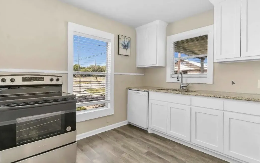 Single Family Residence For Sale in Johnson County , 122 Ramsey Avenue, Cleburne, Texas 76031, 4 Bedroom, 2 Bathroom, Garage spaces, 1,760 Sqft, built in 1953, mls#21334411, Real Estate Agent in Cleburne, Homes For Sale in Johnson county, Homes For Sale in Cleburne, Realtor in Cleburne Texas, Real Estate Brokerage Independent Realty Texas, Luminita Cordes Realtor