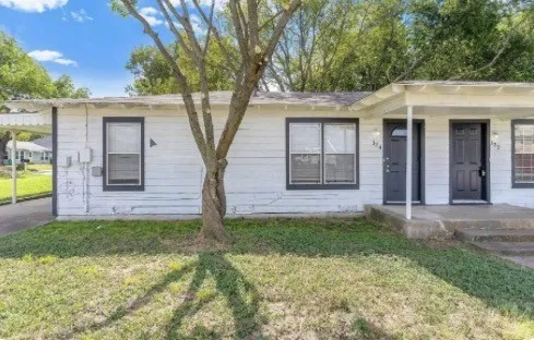 Single Family Residence For Sale in Johnson County , 122 Ramsey Avenue, Cleburne, Texas 76031, 4 Bedroom, 2 Bathroom, Garage spaces, 1,760 Sqft, built in 1953, mls#21334411, Real Estate Agent in Cleburne, Homes For Sale in Johnson county, Homes For Sale in Cleburne, Realtor in Cleburne Texas, Real Estate Brokerage Independent Realty Texas, Luminita Cordes Realtor
