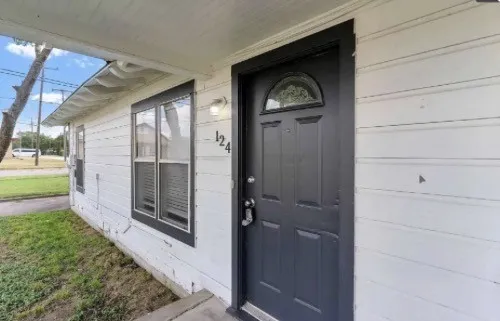 Single Family Residence For Sale in Johnson County , 122 Ramsey Avenue, Cleburne, Texas 76031, 4 Bedroom, 2 Bathroom, Garage spaces, 1,760 Sqft, built in 1953, mls#21334411, Real Estate Agent in Cleburne, Homes For Sale in Johnson county, Homes For Sale in Cleburne, Realtor in Cleburne Texas, Real Estate Brokerage Independent Realty Texas, Luminita Cordes Realtor