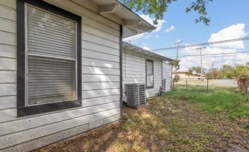 Single Family Residence For Sale in Johnson County , 122 Ramsey Avenue, Cleburne, Texas 76031, 4 Bedroom, 2 Bathroom, Garage spaces, 1,760 Sqft, built in 1953, mls#21334411, Real Estate Agent in Cleburne, Homes For Sale in Johnson county, Homes For Sale in Cleburne, Realtor in Cleburne Texas, Real Estate Brokerage Independent Realty Texas, Luminita Cordes Realtor