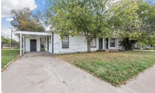 Single Family Residence For Sale in Johnson County , 122 Ramsey Avenue, Cleburne, Texas 76031, 4 Bedroom, 2 Bathroom, Garage spaces, 1,760 Sqft, built in 1953, mls#21334411, Real Estate Agent in Cleburne, Homes For Sale in Johnson county, Homes For Sale in Cleburne, Realtor in Cleburne Texas, Real Estate Brokerage Independent Realty Texas, Luminita Cordes Realtor