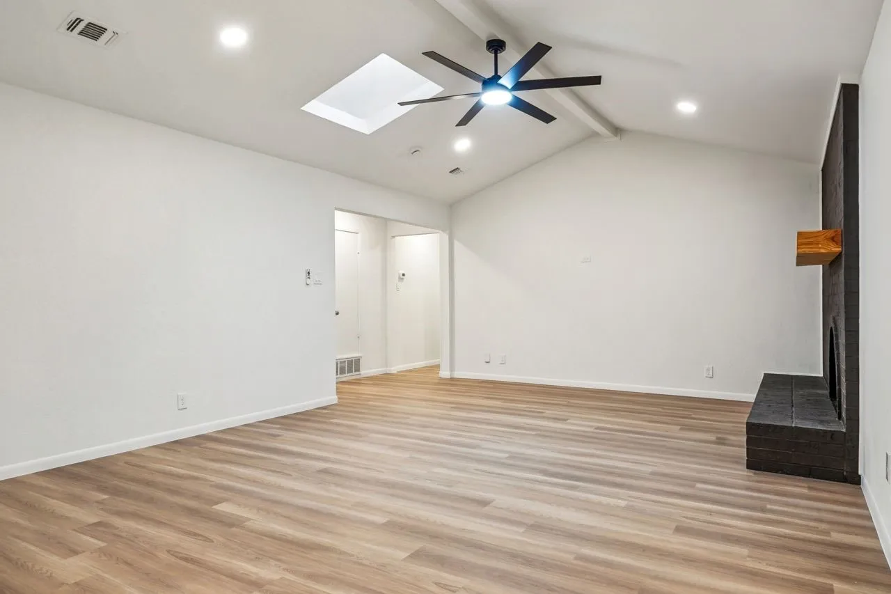 Single Family Residence For Sale in Tarrant County , 3529 Kelvin Avenue, Fort Worth, Texas 76133, 5 Bedroom, 3 Bathroom, 2 Garage spaces, 2,478 Sqft, built in 1977, mls#21343359, Real Estate Agent in Fort Worth, Homes For Sale in Tarrant county, Homes For Sale in Fort Worth, Realtor in Fort Worth Texas, Real Estate Brokerage Independent Realty Texas, Luminita Cordes Realtor