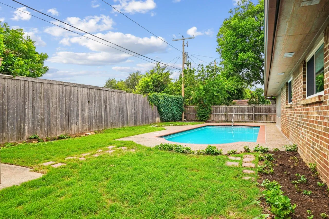 Single Family Residence For Sale in Tarrant County , 3529 Kelvin Avenue, Fort Worth, Texas 76133, 5 Bedroom, 3 Bathroom, 2 Garage spaces, 2,478 Sqft, built in 1977, mls#21343359, Real Estate Agent in Fort Worth, Homes For Sale in Tarrant county, Homes For Sale in Fort Worth, Realtor in Fort Worth Texas, Real Estate Brokerage Independent Realty Texas, Luminita Cordes Realtor