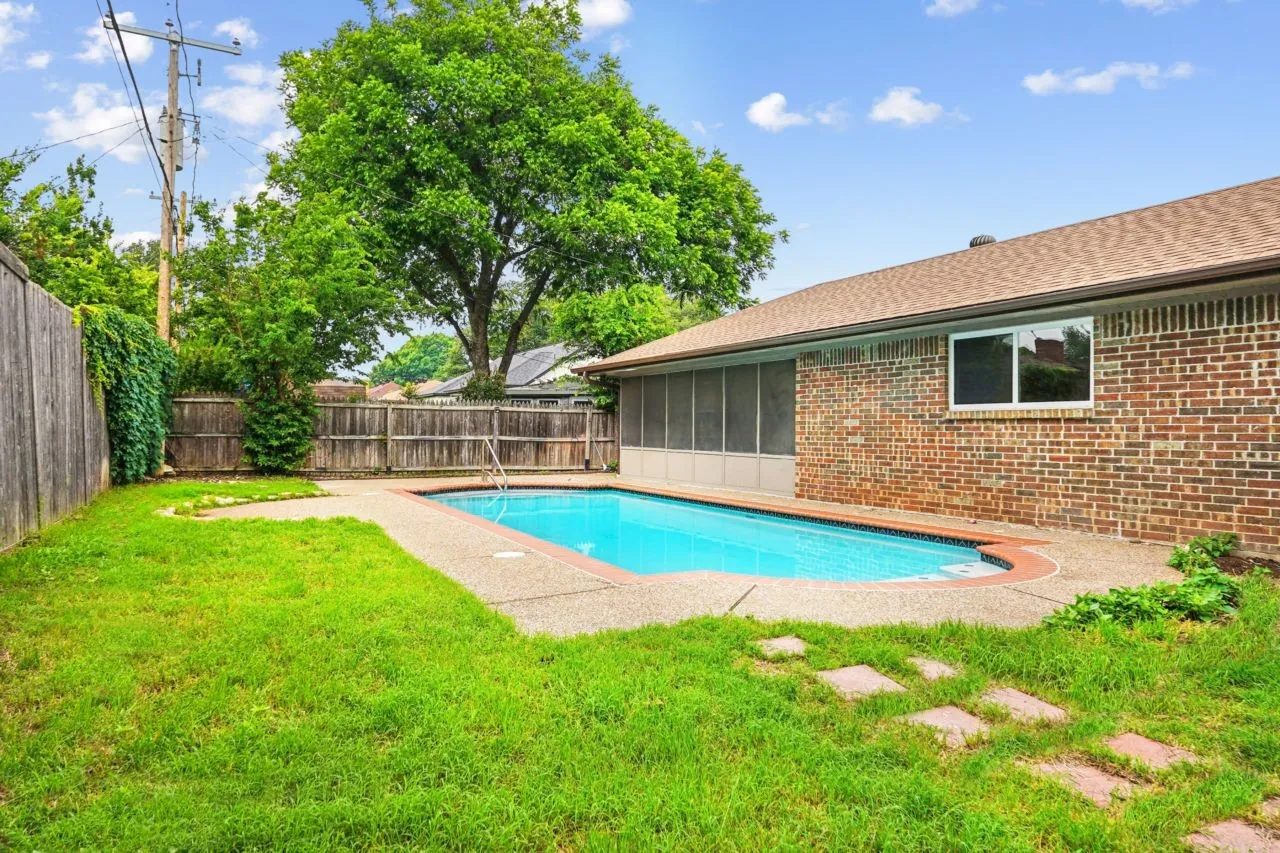 Single Family Residence For Sale in Tarrant County , 3529 Kelvin Avenue, Fort Worth, Texas 76133, 5 Bedroom, 3 Bathroom, 2 Garage spaces, 2,478 Sqft, built in 1977, mls#21343359, Real Estate Agent in Fort Worth, Homes For Sale in Tarrant county, Homes For Sale in Fort Worth, Realtor in Fort Worth Texas, Real Estate Brokerage Independent Realty Texas, Luminita Cordes Realtor