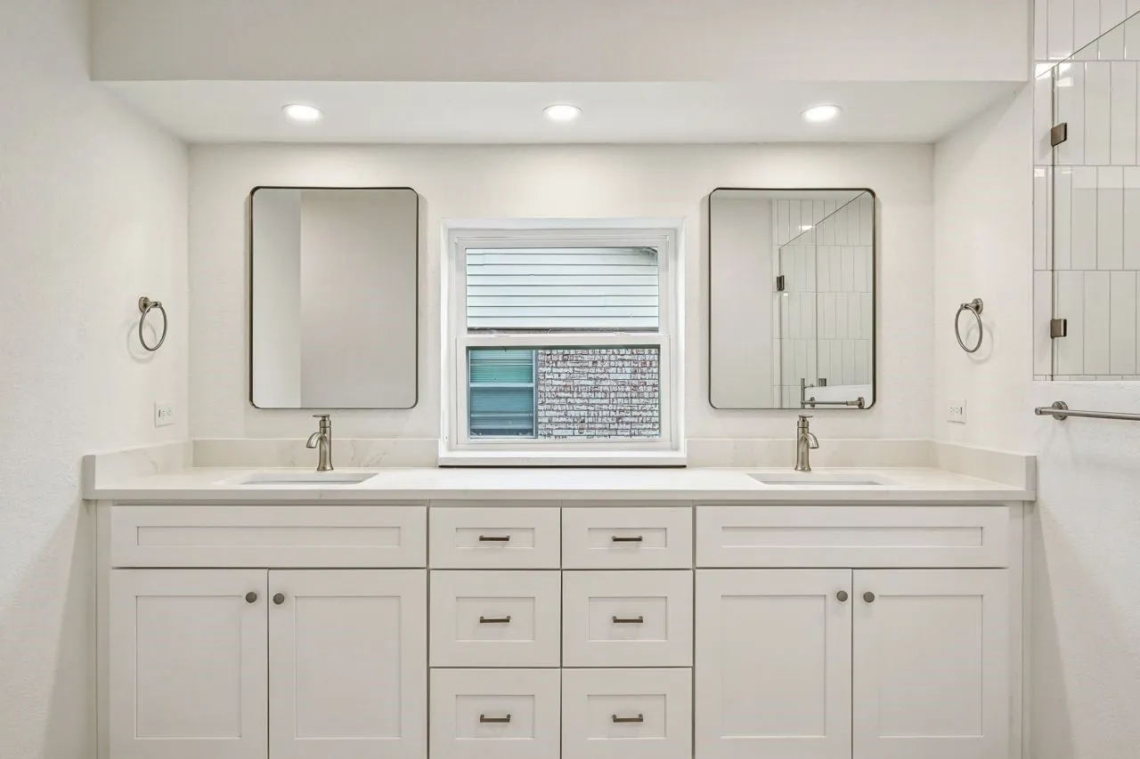 Single Family Residence For Sale in Tarrant County , 3529 Kelvin Avenue, Fort Worth, Texas 76133, 5 Bedroom, 3 Bathroom, 2 Garage spaces, 2,478 Sqft, built in 1977, mls#21343359, Real Estate Agent in Fort Worth, Homes For Sale in Tarrant county, Homes For Sale in Fort Worth, Realtor in Fort Worth Texas, Real Estate Brokerage Independent Realty Texas, Luminita Cordes Realtor