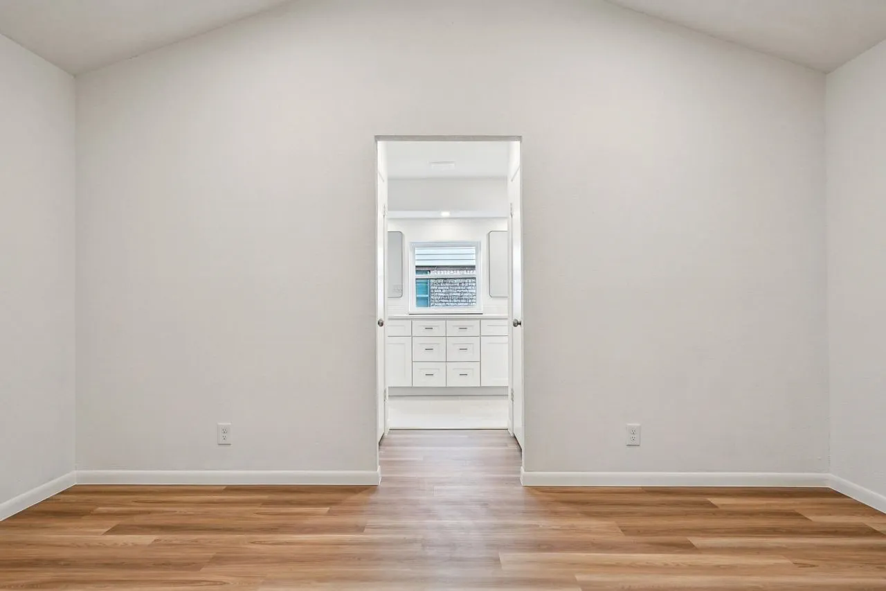 Single Family Residence For Sale in Tarrant County , 3529 Kelvin Avenue, Fort Worth, Texas 76133, 5 Bedroom, 3 Bathroom, 2 Garage spaces, 2,478 Sqft, built in 1977, mls#21343359, Real Estate Agent in Fort Worth, Homes For Sale in Tarrant county, Homes For Sale in Fort Worth, Realtor in Fort Worth Texas, Real Estate Brokerage Independent Realty Texas, Luminita Cordes Realtor