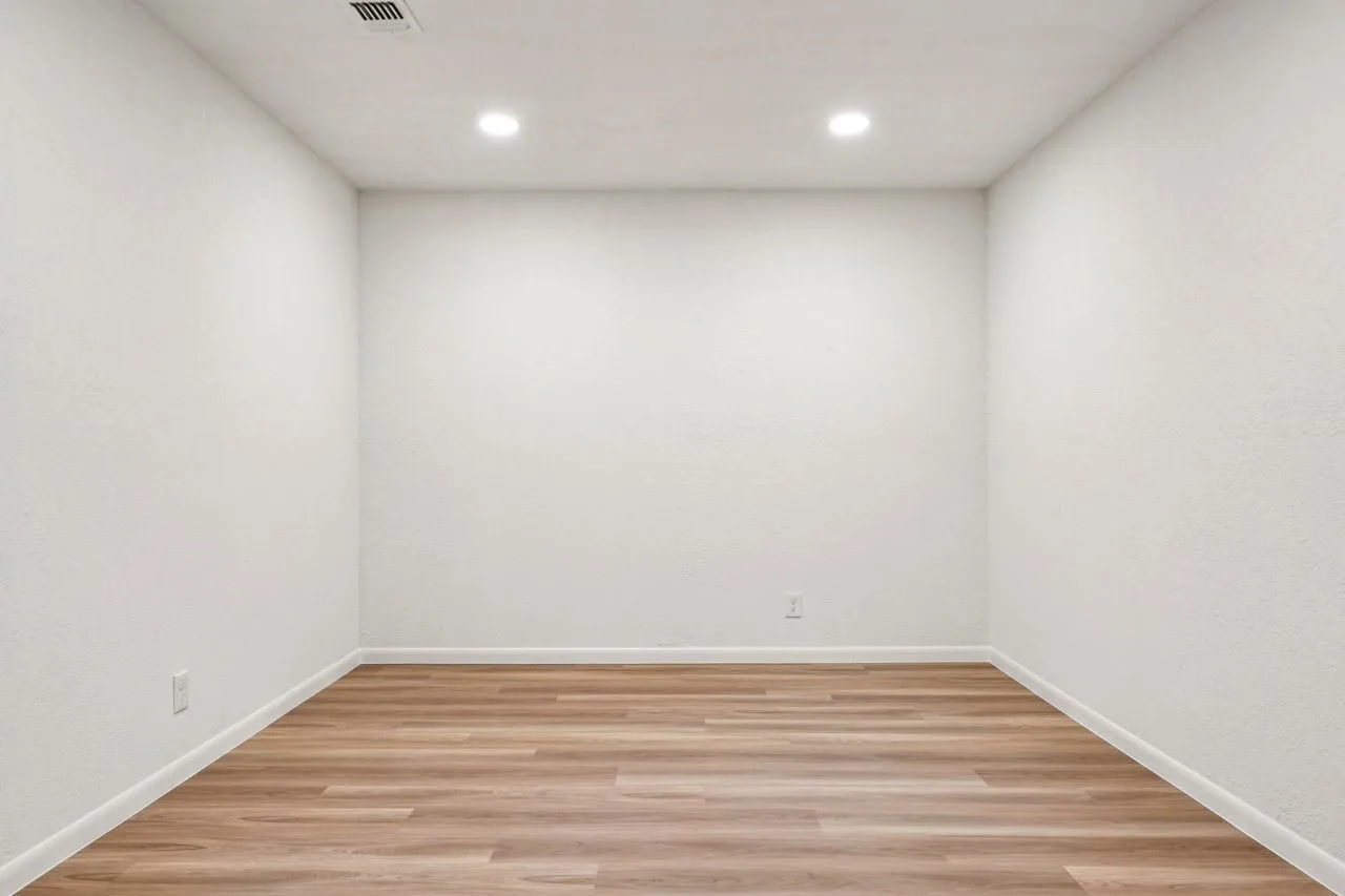 Single Family Residence For Sale in Tarrant County , 3529 Kelvin Avenue, Fort Worth, Texas 76133, 5 Bedroom, 3 Bathroom, 2 Garage spaces, 2,478 Sqft, built in 1977, mls#21343359, Real Estate Agent in Fort Worth, Homes For Sale in Tarrant county, Homes For Sale in Fort Worth, Realtor in Fort Worth Texas, Real Estate Brokerage Independent Realty Texas, Luminita Cordes Realtor