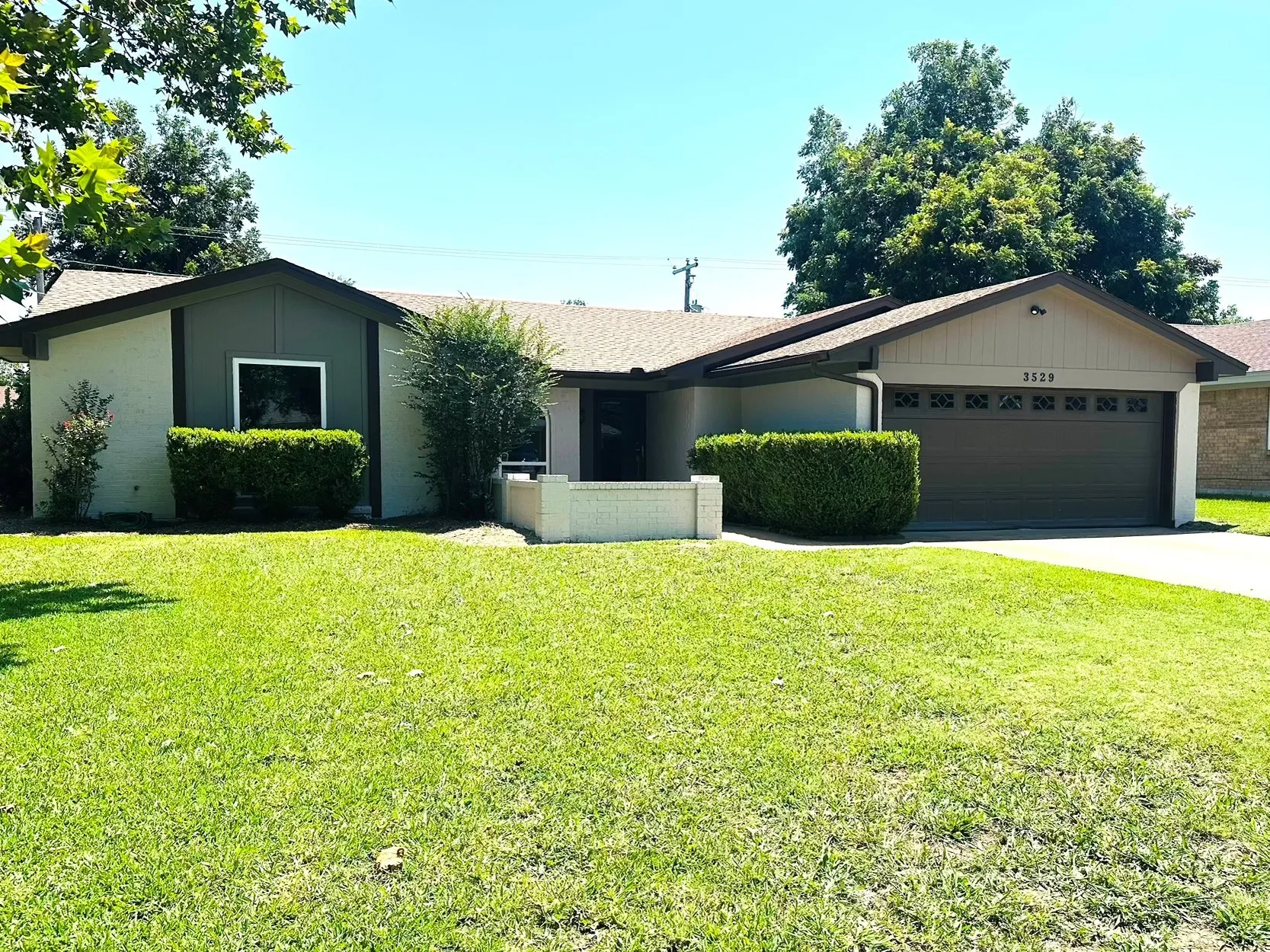 Single Family Residence For Sale in Tarrant County , 3529 Kelvin Avenue, Fort Worth, Texas 76133, 5 Bedroom, 3 Bathroom, 2 Garage spaces, 2,478 Sqft, built in 1977, mls#21343359, Real Estate Agent in Fort Worth, Homes For Sale in Tarrant county, Homes For Sale in Fort Worth, Realtor in Fort Worth Texas, Real Estate Brokerage Independent Realty Texas, Luminita Cordes Realtor