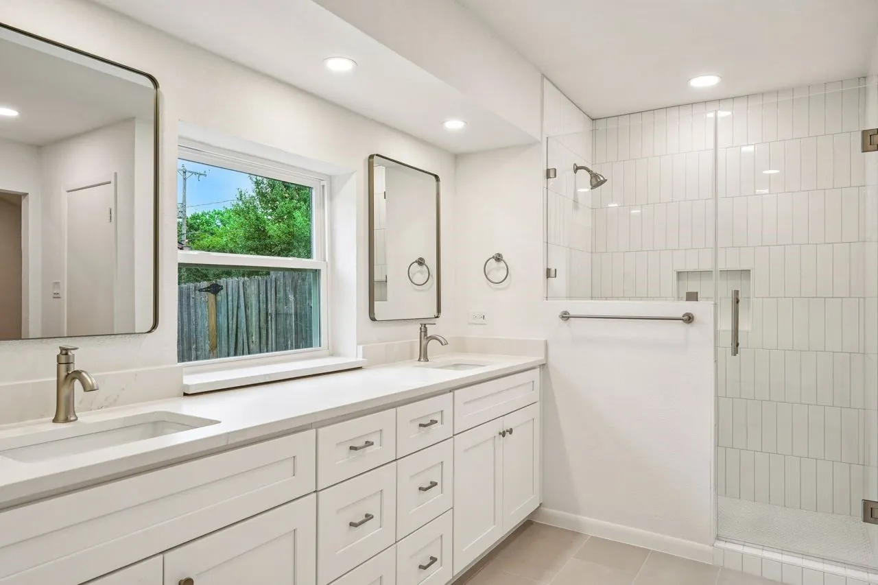 Single Family Residence For Sale in Tarrant County , 3529 Kelvin Avenue, Fort Worth, Texas 76133, 5 Bedroom, 3 Bathroom, 2 Garage spaces, 2,478 Sqft, built in 1977, mls#21343359, Real Estate Agent in Fort Worth, Homes For Sale in Tarrant county, Homes For Sale in Fort Worth, Realtor in Fort Worth Texas, Real Estate Brokerage Independent Realty Texas, Luminita Cordes Realtor