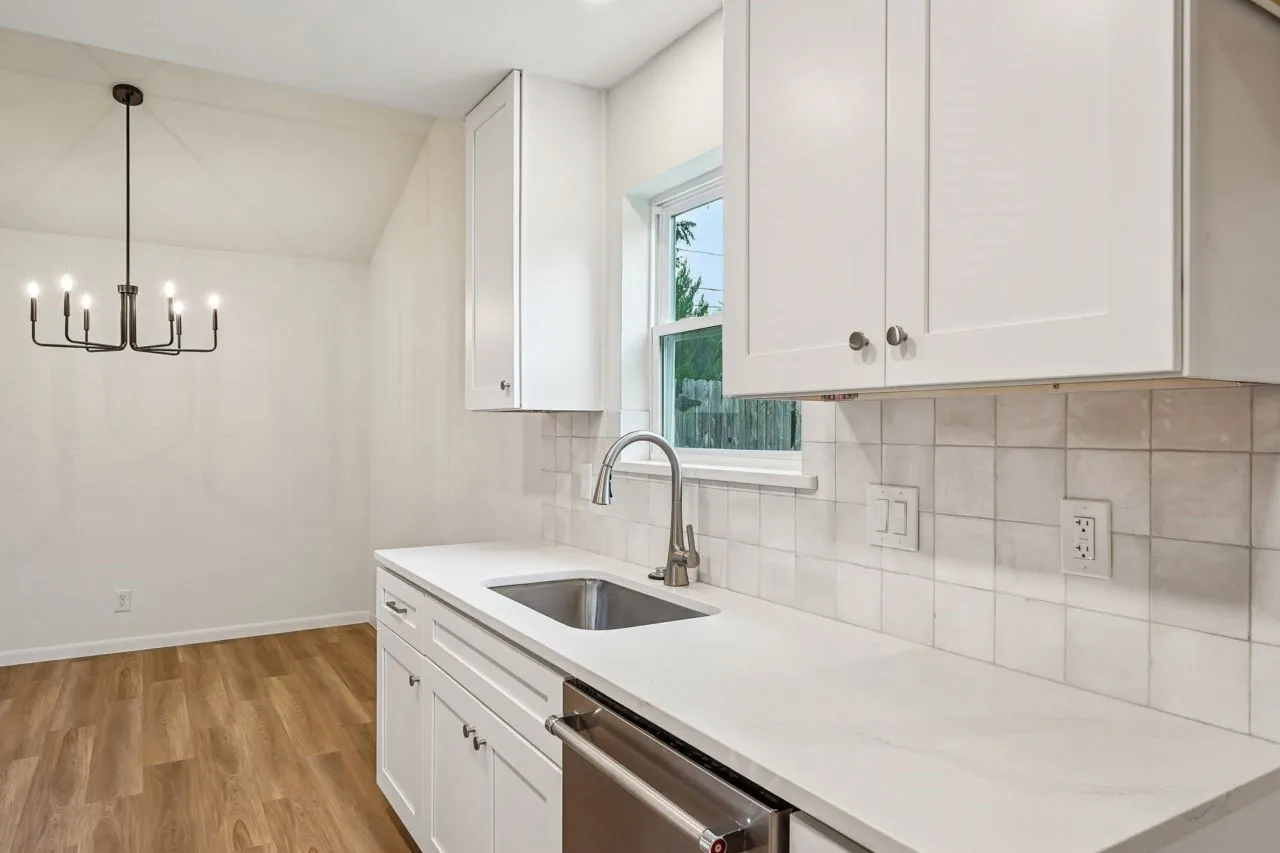Single Family Residence For Sale in Tarrant County , 3529 Kelvin Avenue, Fort Worth, Texas 76133, 5 Bedroom, 3 Bathroom, 2 Garage spaces, 2,478 Sqft, built in 1977, mls#21343359, Real Estate Agent in Fort Worth, Homes For Sale in Tarrant county, Homes For Sale in Fort Worth, Realtor in Fort Worth Texas, Real Estate Brokerage Independent Realty Texas, Luminita Cordes Realtor