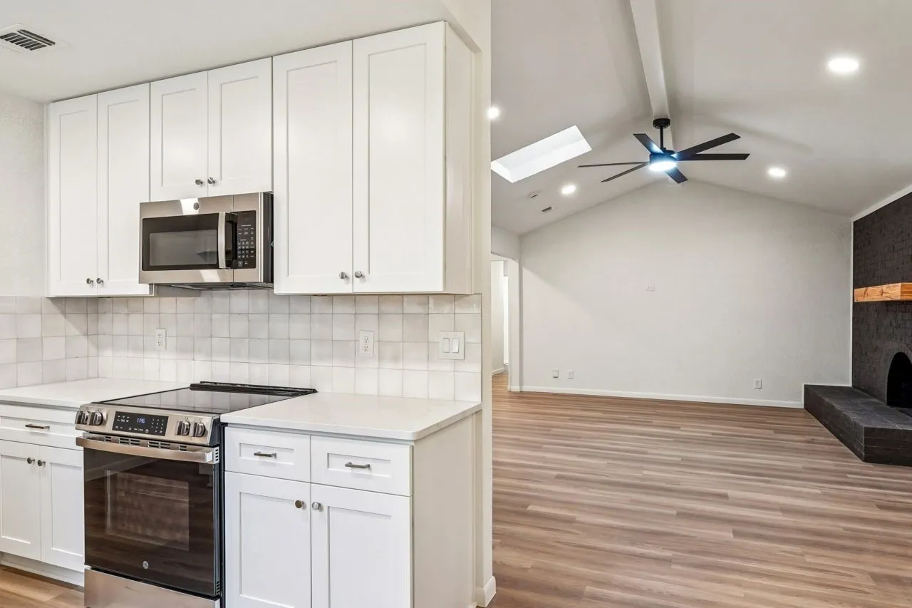 Single Family Residence For Sale in Tarrant County , 3529 Kelvin Avenue, Fort Worth, Texas 76133, 5 Bedroom, 3 Bathroom, 2 Garage spaces, 2,478 Sqft, built in 1977, mls#21343359, Real Estate Agent in Fort Worth, Homes For Sale in Tarrant county, Homes For Sale in Fort Worth, Realtor in Fort Worth Texas, Real Estate Brokerage Independent Realty Texas, Luminita Cordes Realtor
