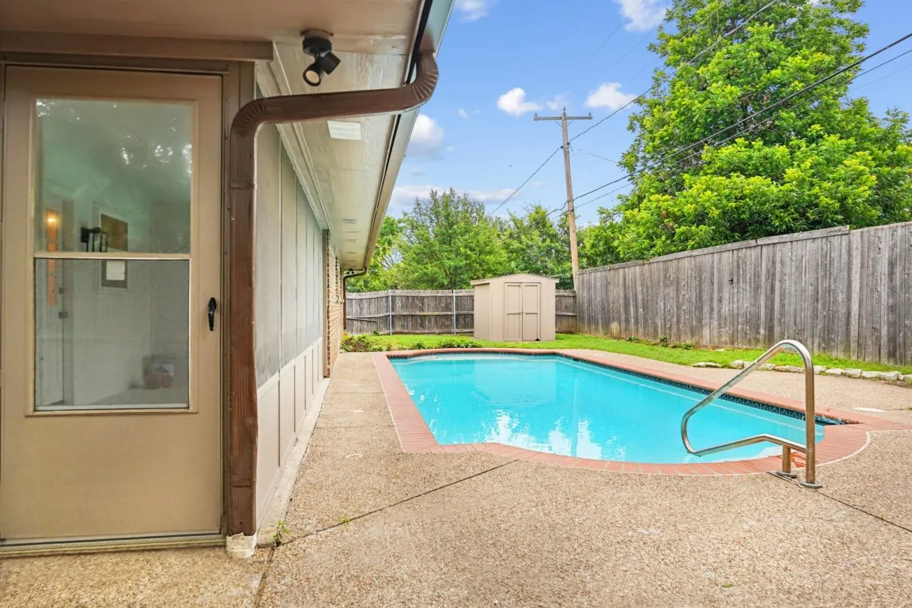 Single Family Residence For Sale in Tarrant County , 3529 Kelvin Avenue, Fort Worth, Texas 76133, 5 Bedroom, 3 Bathroom, 2 Garage spaces, 2,478 Sqft, built in 1977, mls#21343359, Real Estate Agent in Fort Worth, Homes For Sale in Tarrant county, Homes For Sale in Fort Worth, Realtor in Fort Worth Texas, Real Estate Brokerage Independent Realty Texas, Luminita Cordes Realtor