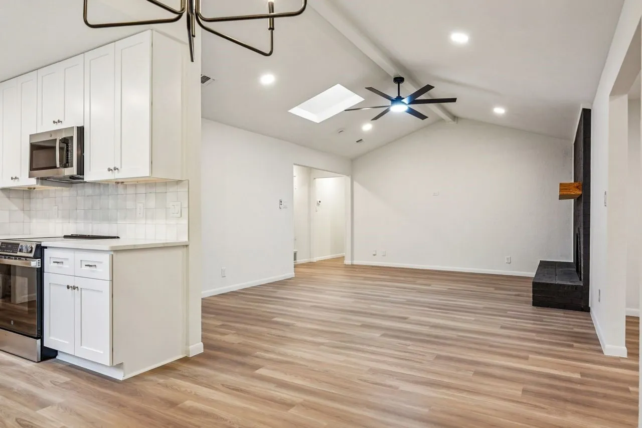 Single Family Residence For Sale in Tarrant County , 3529 Kelvin Avenue, Fort Worth, Texas 76133, 5 Bedroom, 3 Bathroom, 2 Garage spaces, 2,478 Sqft, built in 1977, mls#21343359, Real Estate Agent in Fort Worth, Homes For Sale in Tarrant county, Homes For Sale in Fort Worth, Realtor in Fort Worth Texas, Real Estate Brokerage Independent Realty Texas, Luminita Cordes Realtor