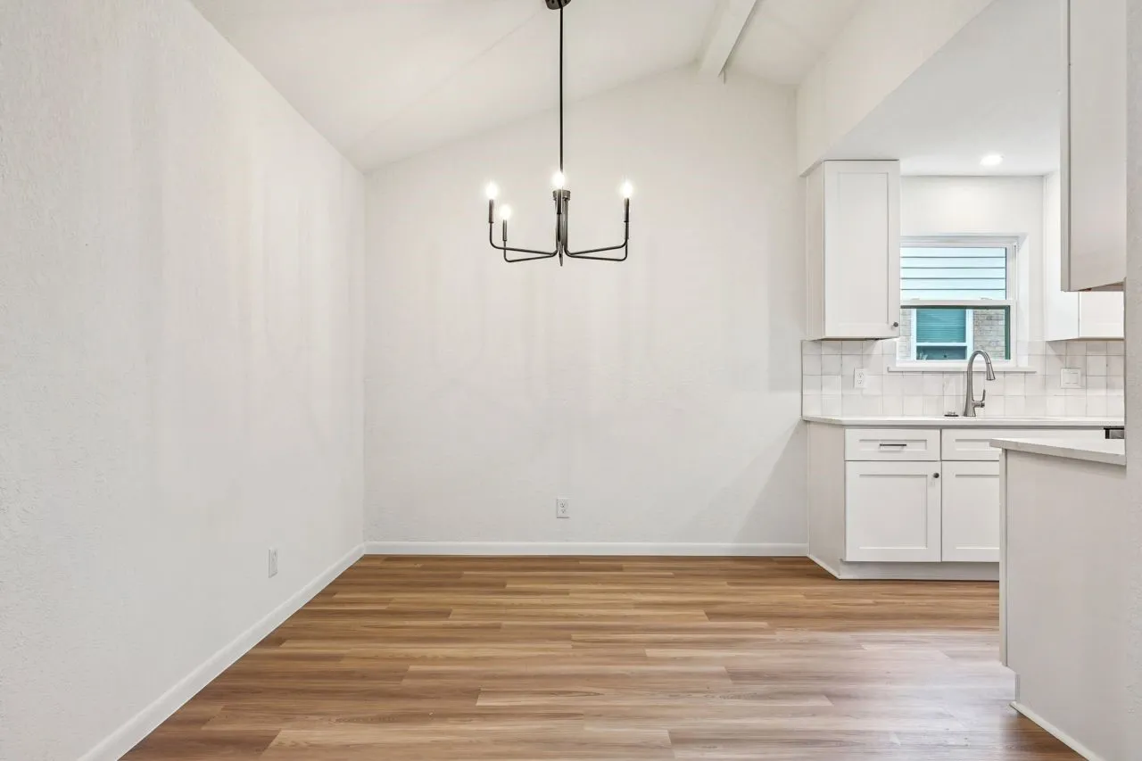 Single Family Residence For Sale in Tarrant County , 3529 Kelvin Avenue, Fort Worth, Texas 76133, 5 Bedroom, 3 Bathroom, 2 Garage spaces, 2,478 Sqft, built in 1977, mls#21343359, Real Estate Agent in Fort Worth, Homes For Sale in Tarrant county, Homes For Sale in Fort Worth, Realtor in Fort Worth Texas, Real Estate Brokerage Independent Realty Texas, Luminita Cordes Realtor