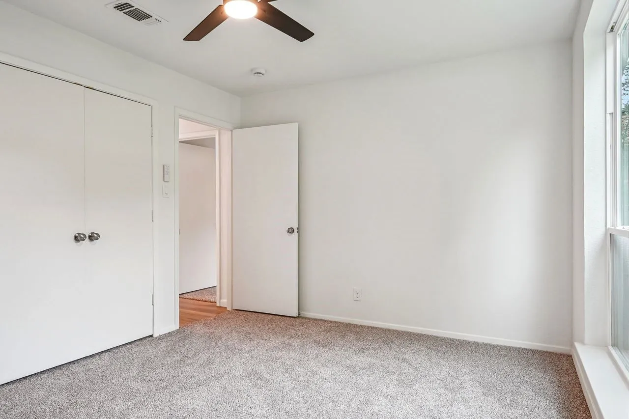 Single Family Residence For Sale in Tarrant County , 3529 Kelvin Avenue, Fort Worth, Texas 76133, 5 Bedroom, 3 Bathroom, 2 Garage spaces, 2,478 Sqft, built in 1977, mls#21343359, Real Estate Agent in Fort Worth, Homes For Sale in Tarrant county, Homes For Sale in Fort Worth, Realtor in Fort Worth Texas, Real Estate Brokerage Independent Realty Texas, Luminita Cordes Realtor