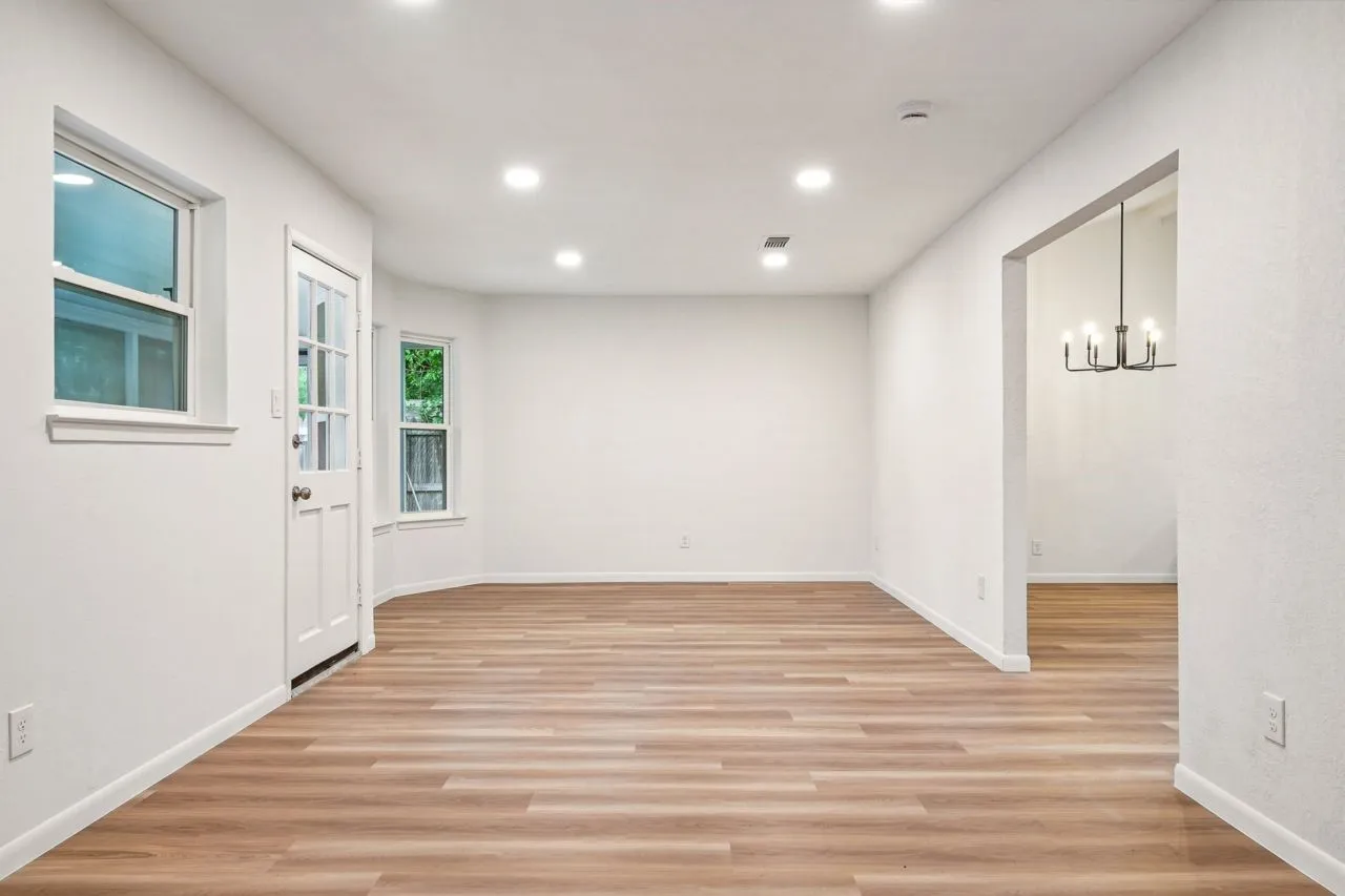Single Family Residence For Sale in Tarrant County , 3529 Kelvin Avenue, Fort Worth, Texas 76133, 5 Bedroom, 3 Bathroom, 2 Garage spaces, 2,478 Sqft, built in 1977, mls#21343359, Real Estate Agent in Fort Worth, Homes For Sale in Tarrant county, Homes For Sale in Fort Worth, Realtor in Fort Worth Texas, Real Estate Brokerage Independent Realty Texas, Luminita Cordes Realtor